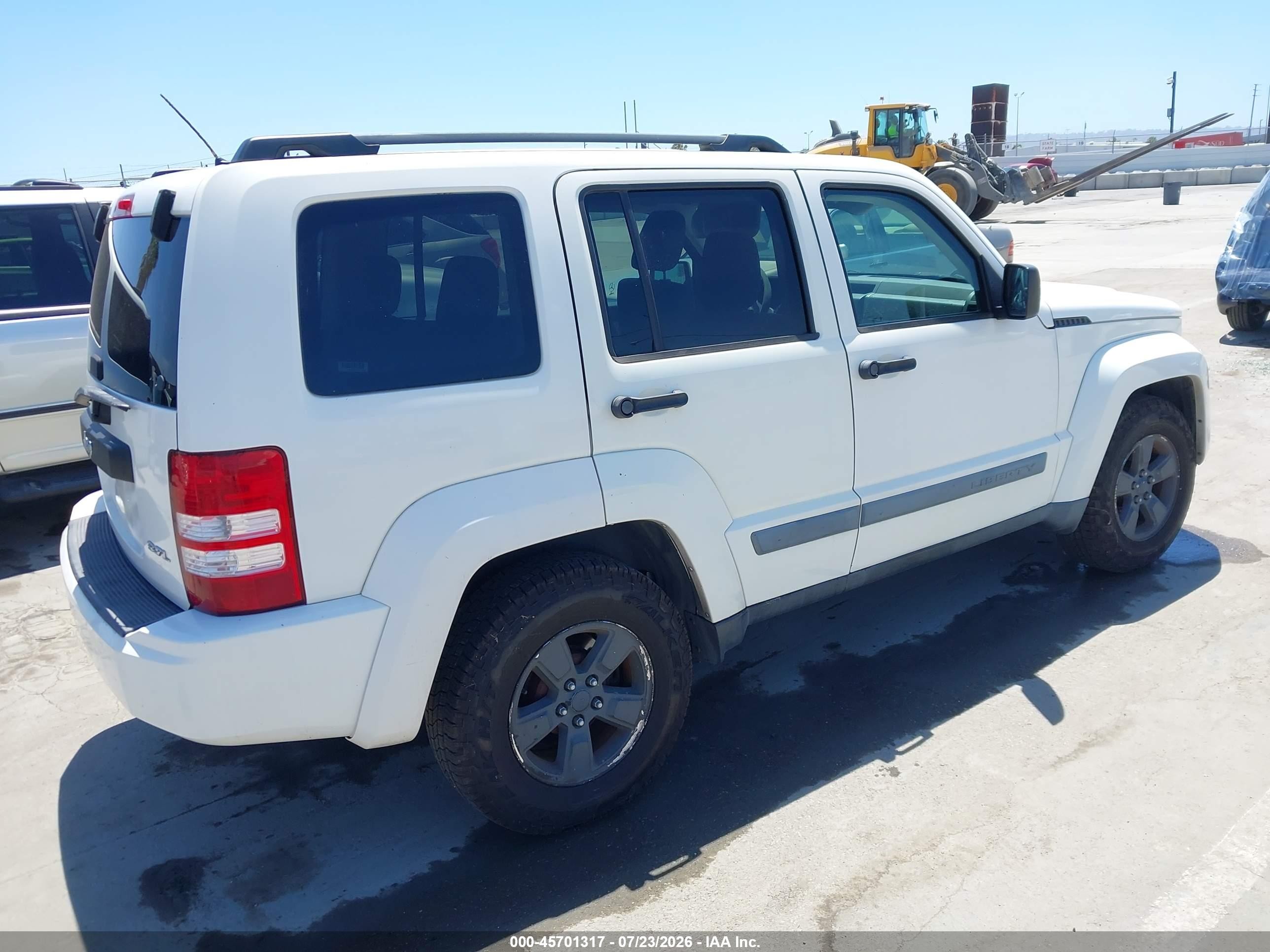 2008 Jeep Liberty Sport White vin: 1J8GP28K38W241709