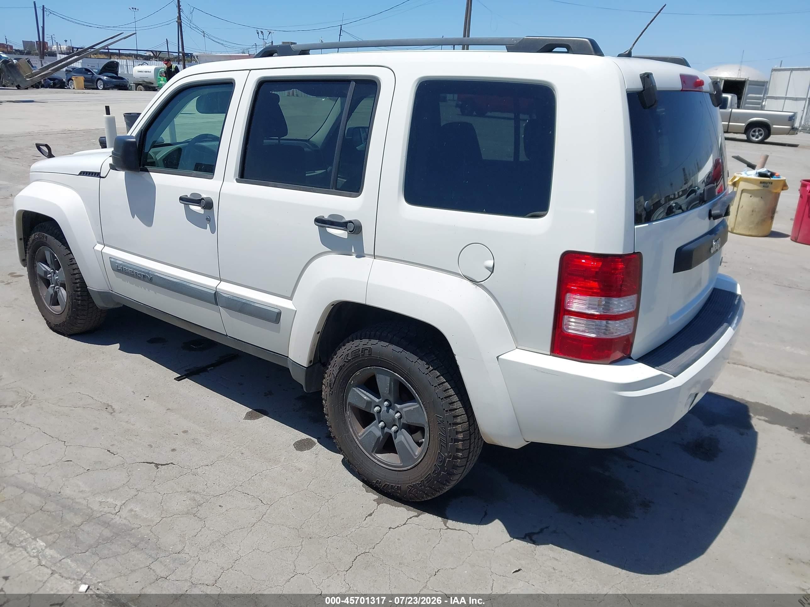 2008 Jeep Liberty Sport White vin: 1J8GP28K38W241709