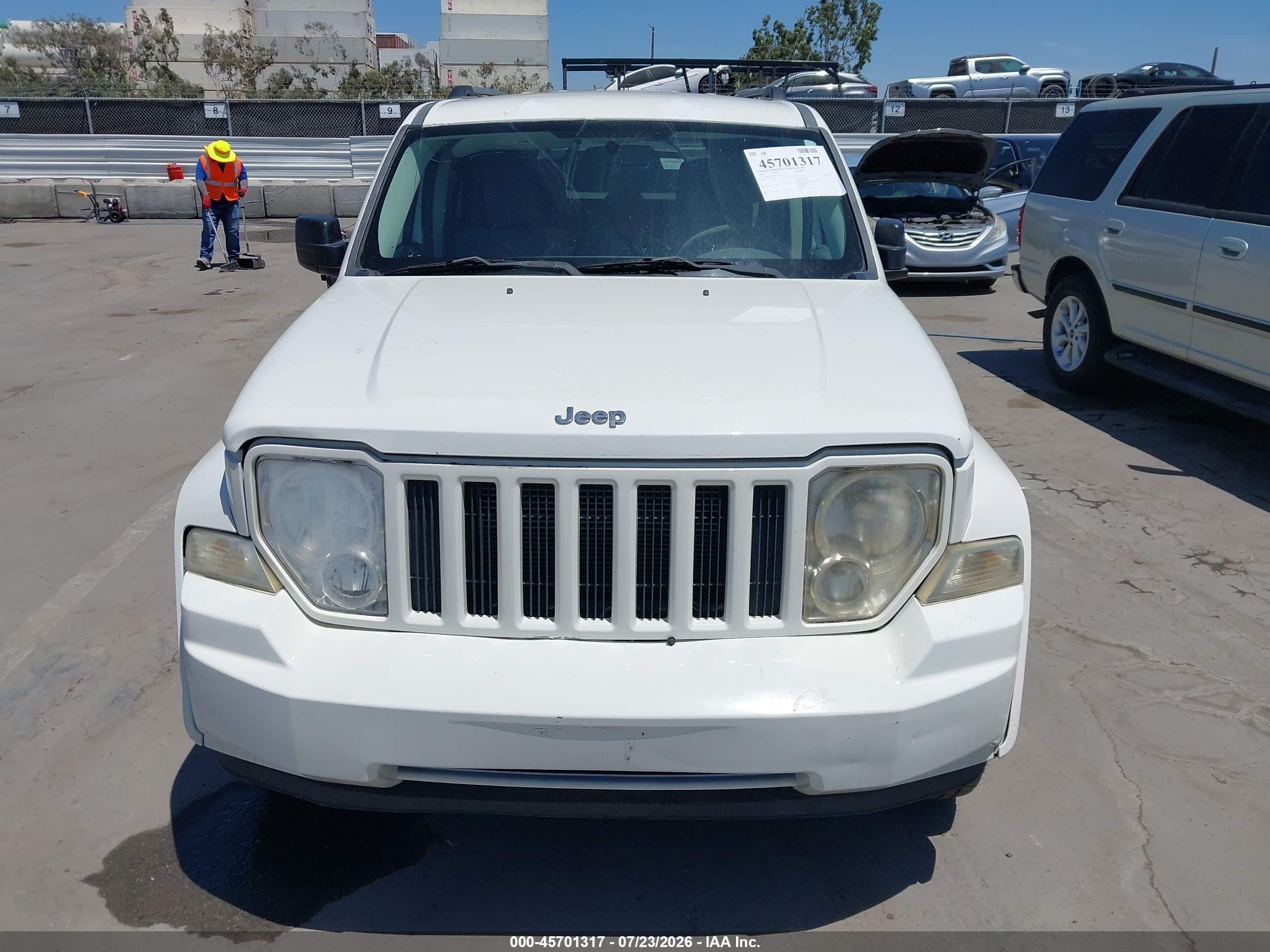 2008 Jeep Liberty Sport White vin: 1J8GP28K38W241709