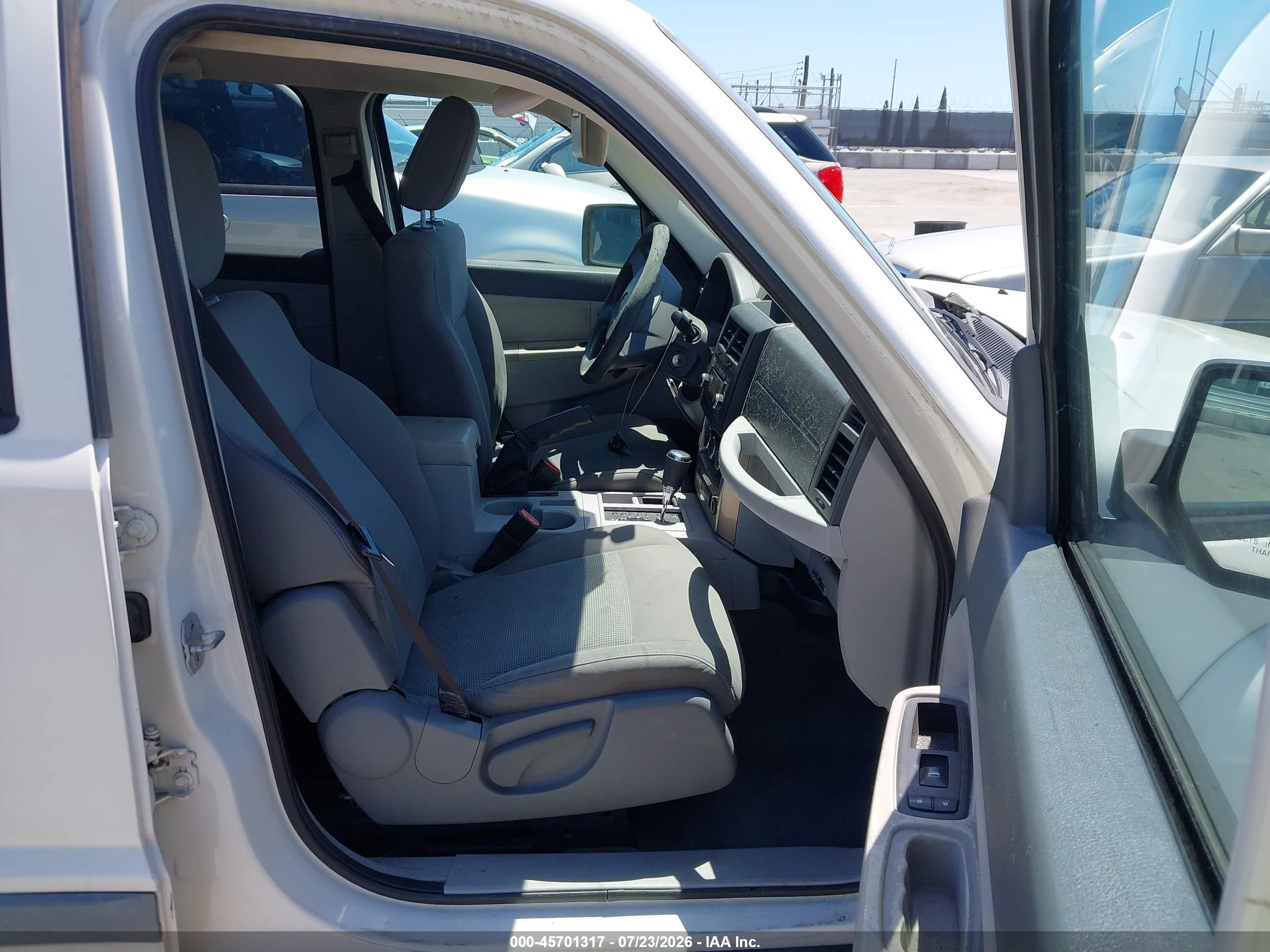 2008 Jeep Liberty Sport White vin: 1J8GP28K38W241709