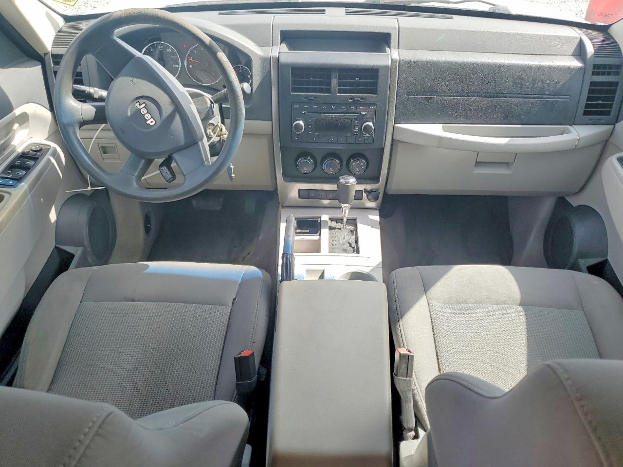 2008 Jeep Liberty Sport White vin: 1J8GP28K48W249253