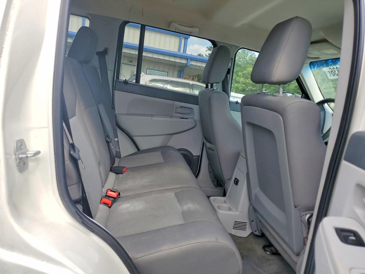 2008 Jeep Liberty Sport White vin: 1J8GP28K48W249253