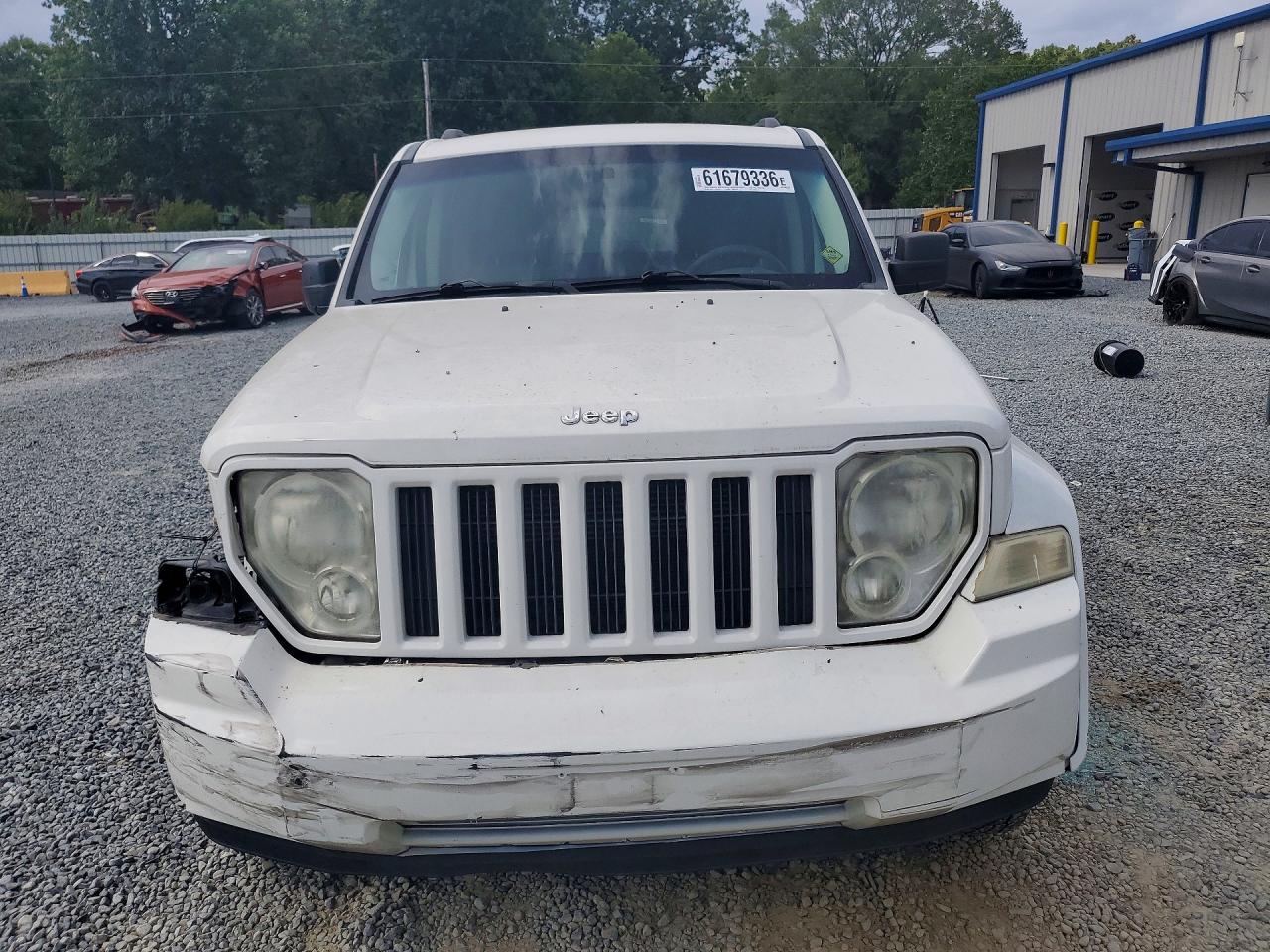 2008 Jeep Liberty Sport White vin: 1J8GP28K48W249253