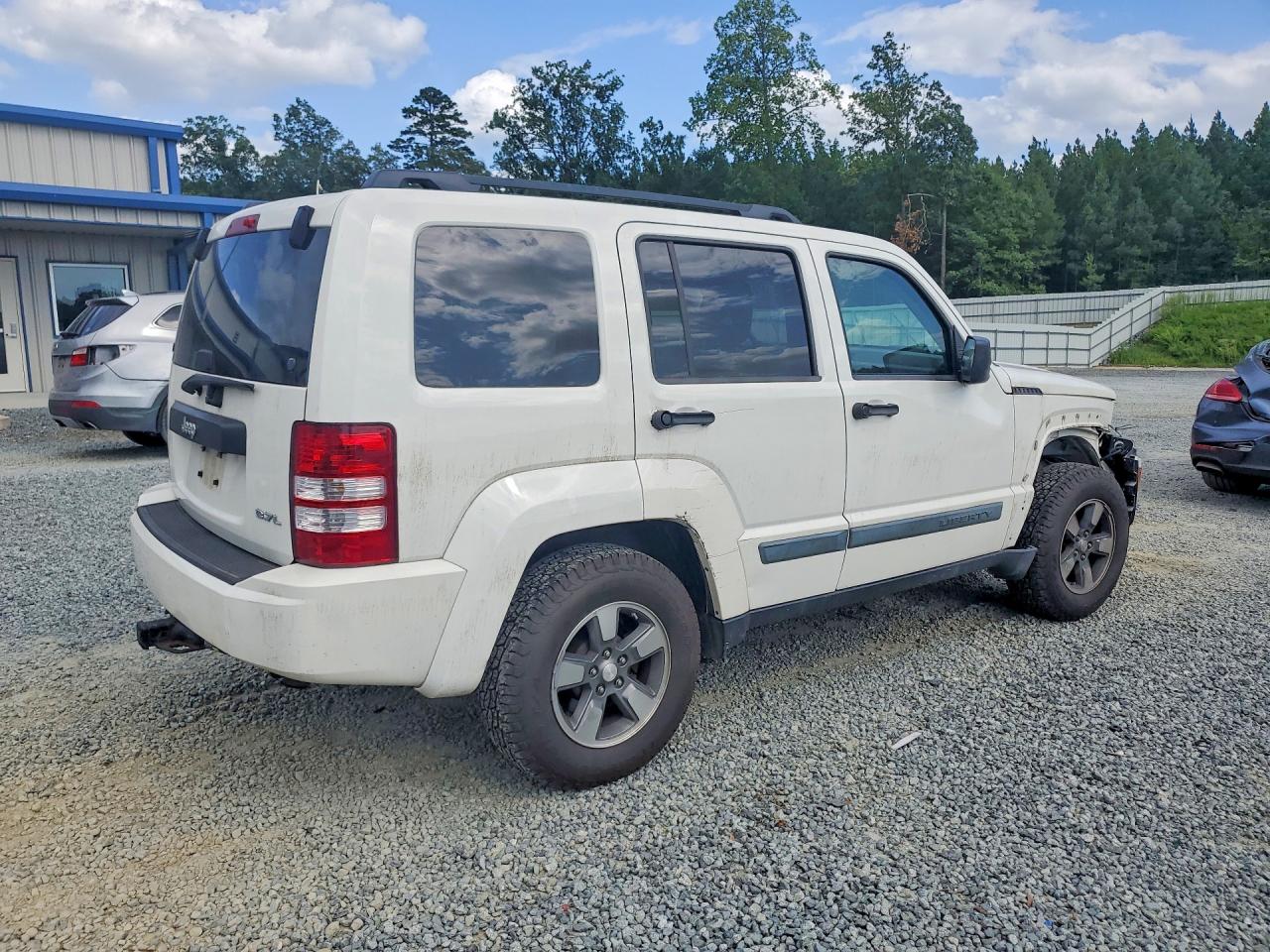 2008 Jeep Liberty Sport White vin: 1J8GP28K48W249253