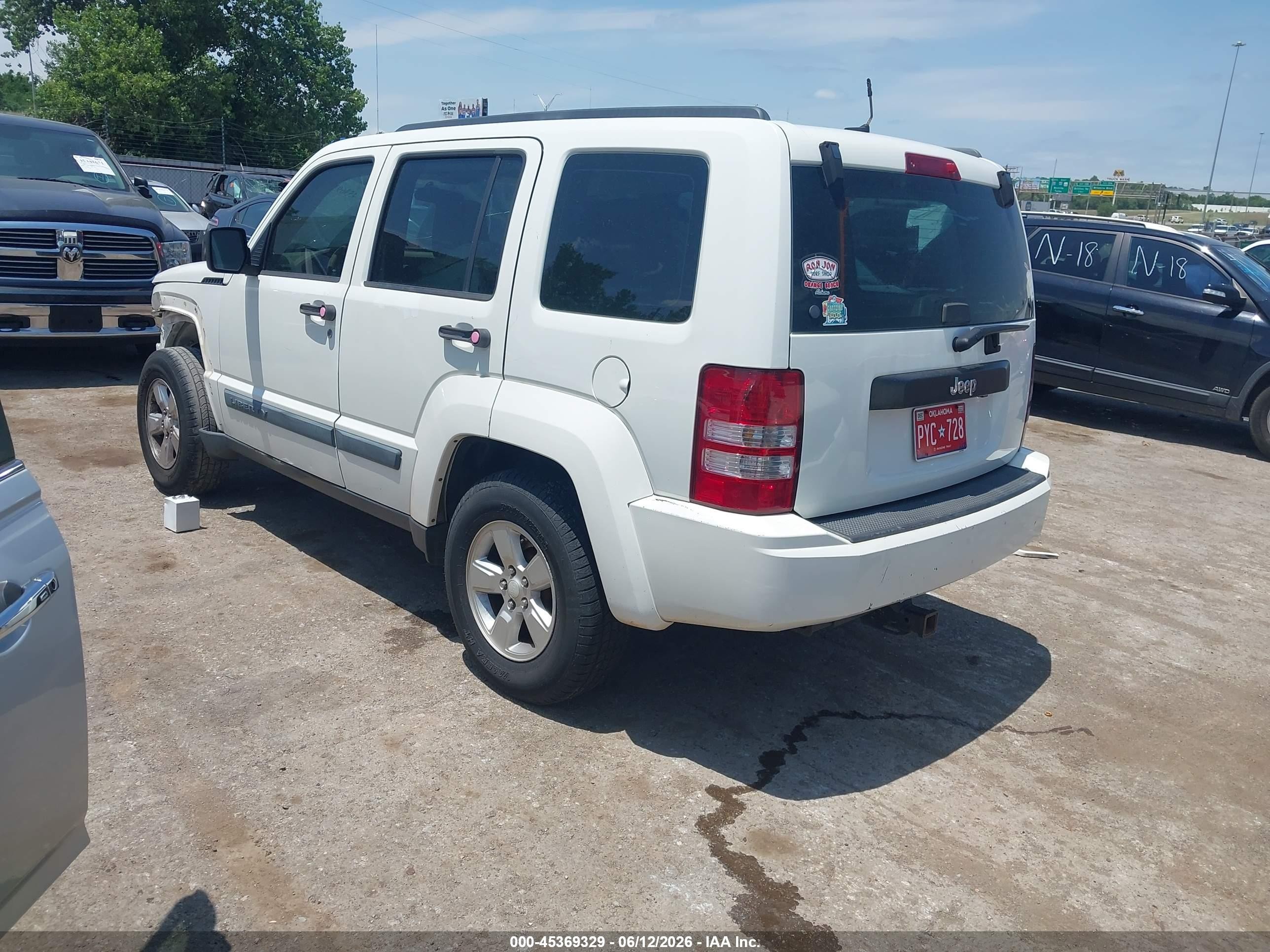 2009 Jeep Liberty Sport White vin: 1J8GP28K49W526761