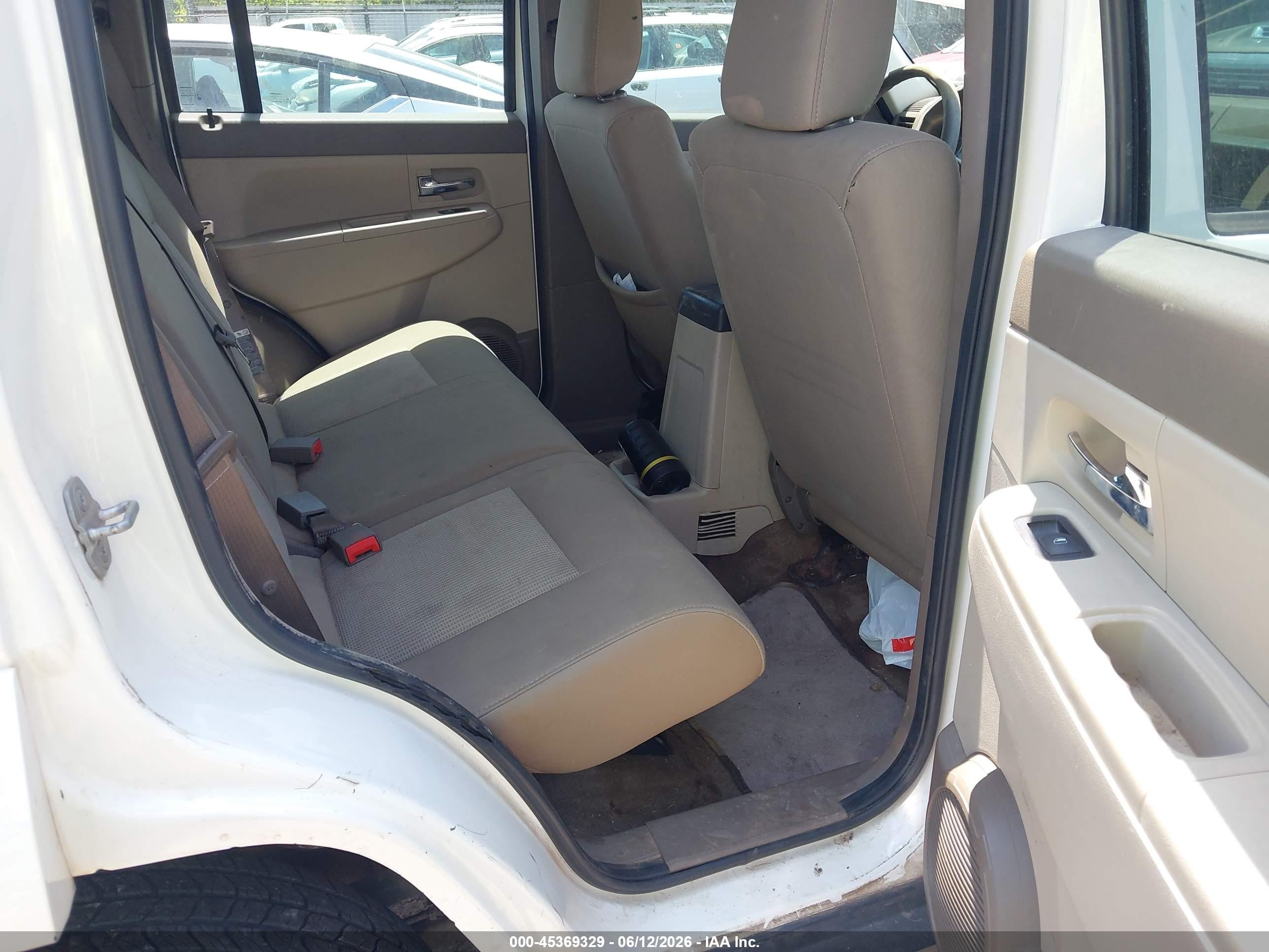 2009 Jeep Liberty Sport White vin: 1J8GP28K49W526761