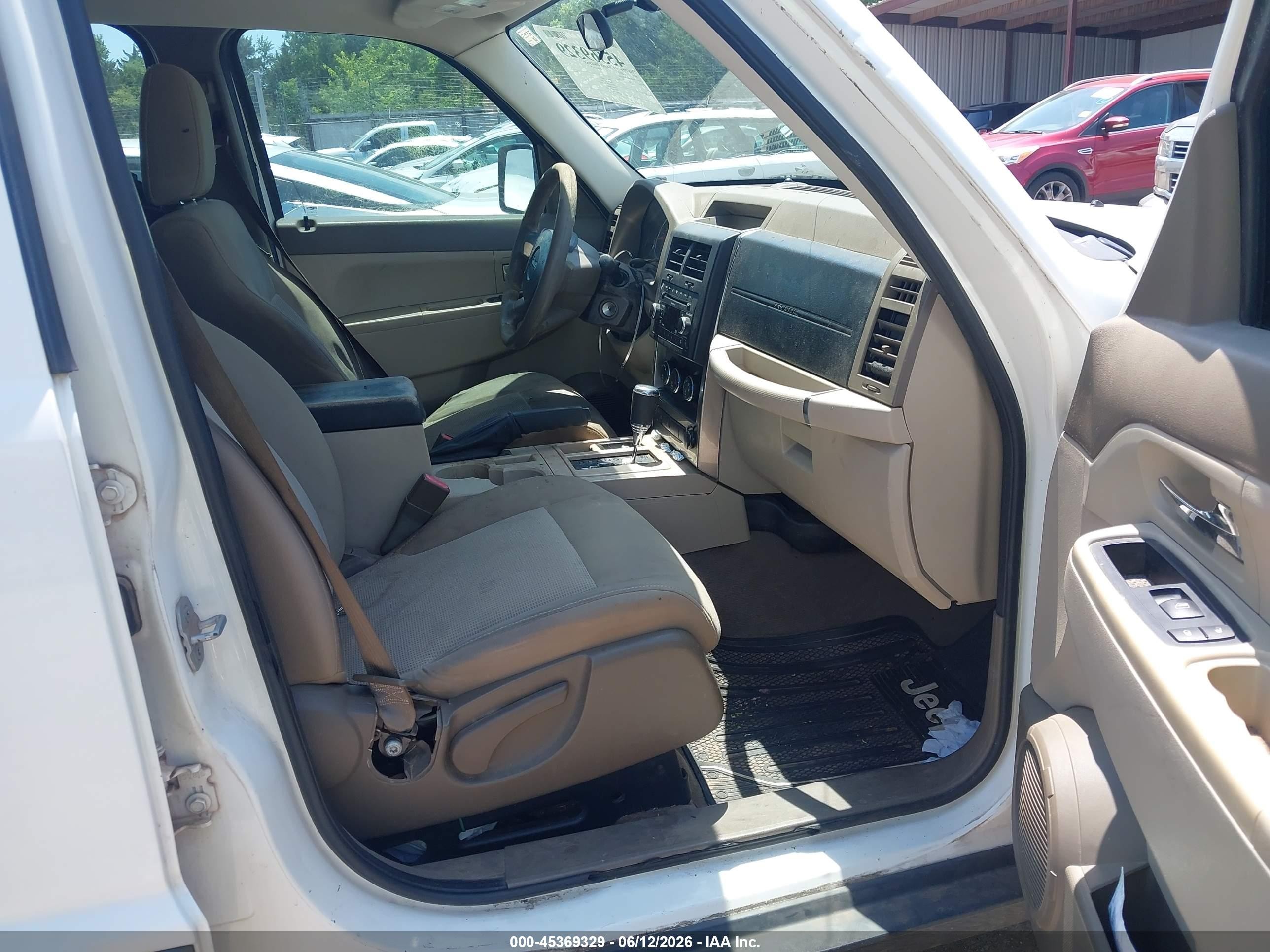 2009 Jeep Liberty Sport White vin: 1J8GP28K49W526761