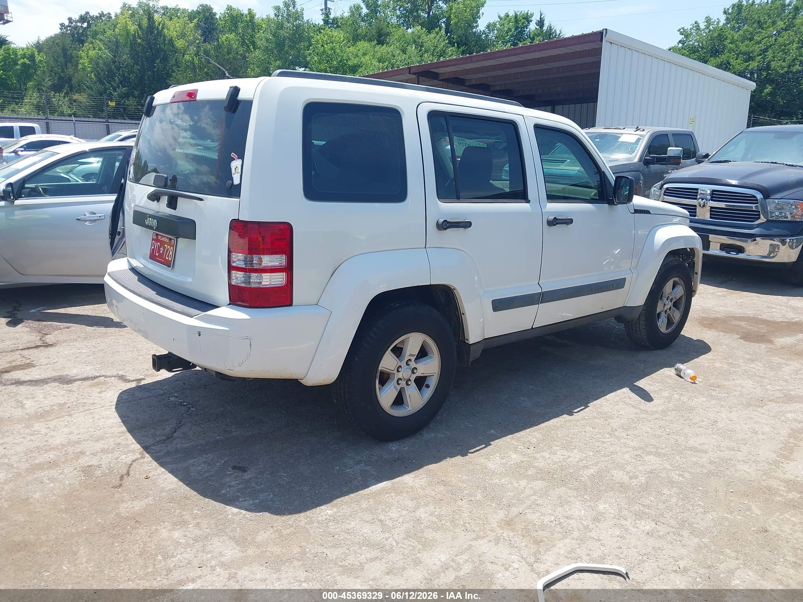 2009 Jeep Liberty Sport White vin: 1J8GP28K49W526761