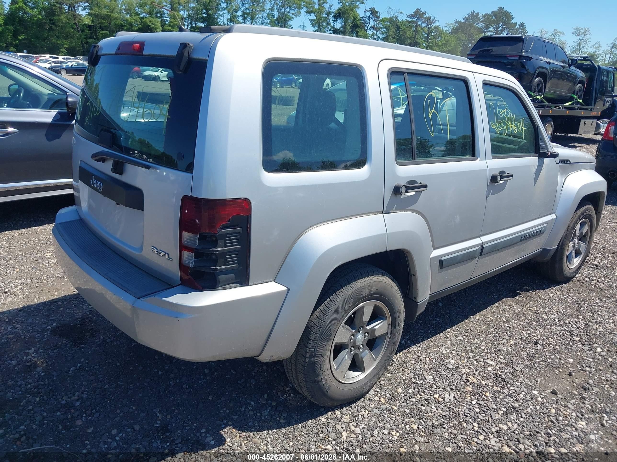 2008 Jeep Liberty Sport Silver vin: 1J8GP28K58W133950