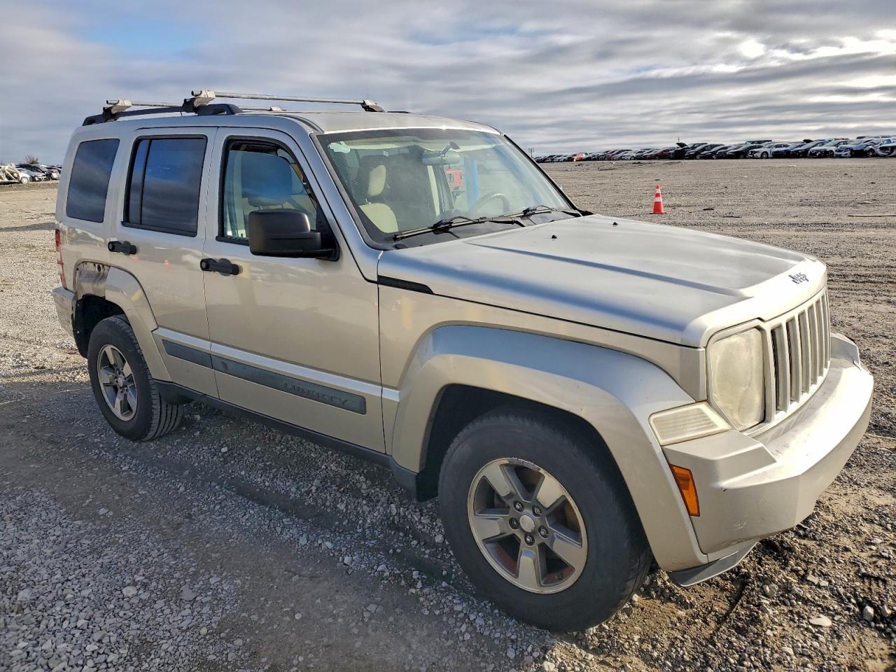 2008 Jeep Liberty Sport Серебряный vin: 1J8GP28K58W236303