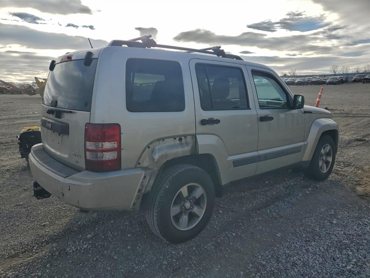 2008 Jeep Liberty Sport Серебряный vin: 1J8GP28K58W236303