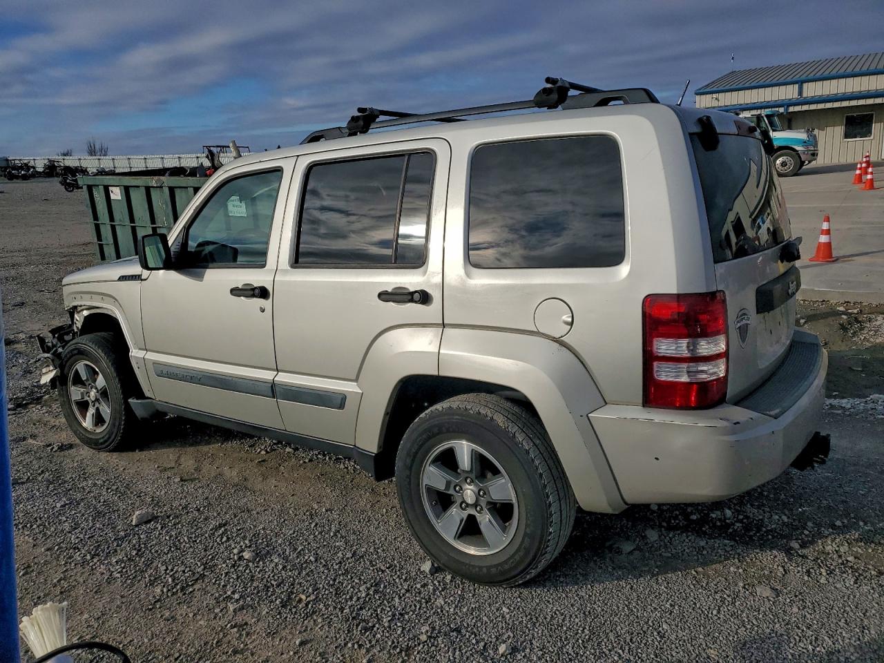 2008 Jeep Liberty Sport Серебряный vin: 1J8GP28K58W236303