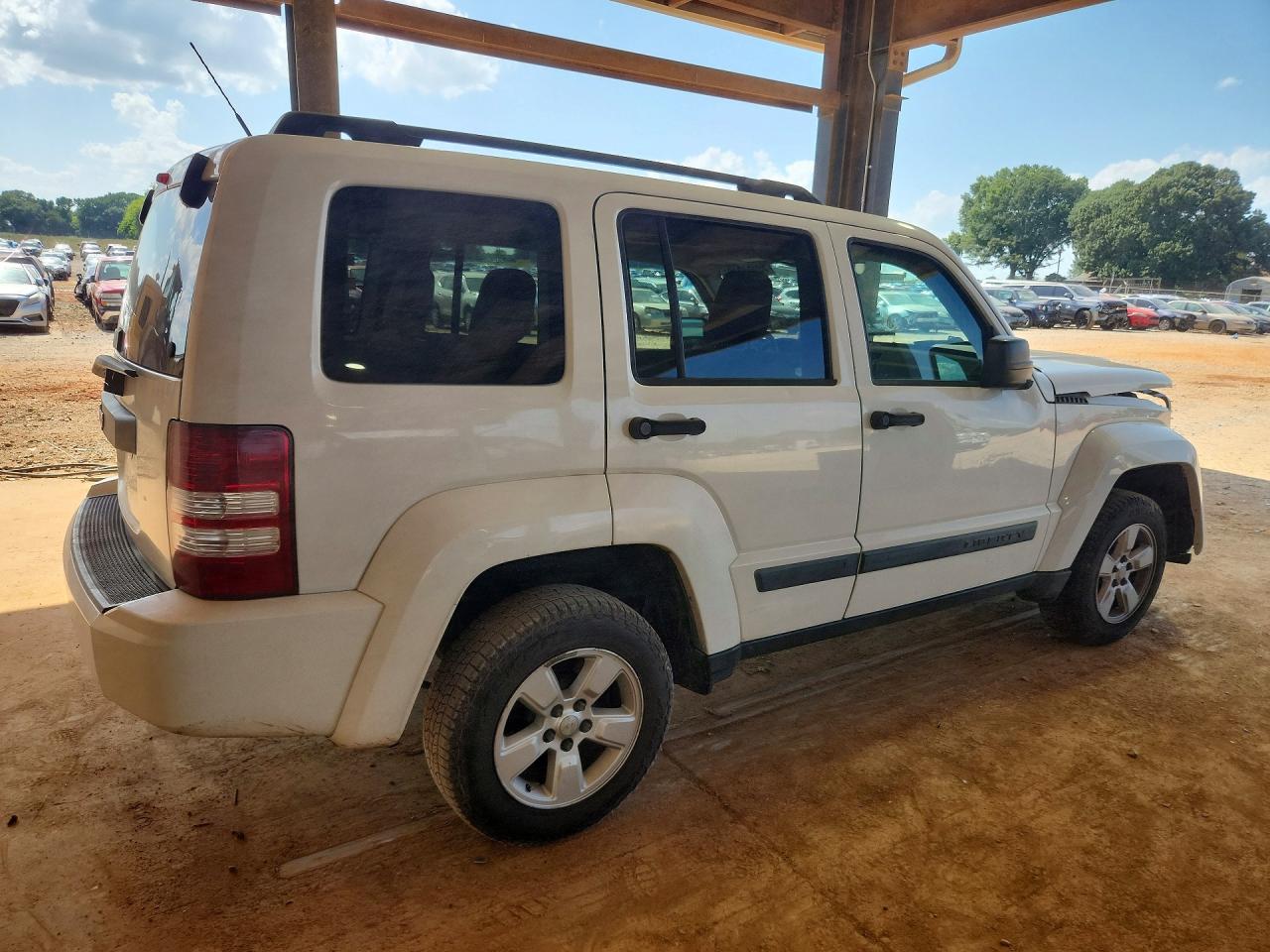 2009 Jeep Liberty Sport White vin: 1J8GP28K69W536708