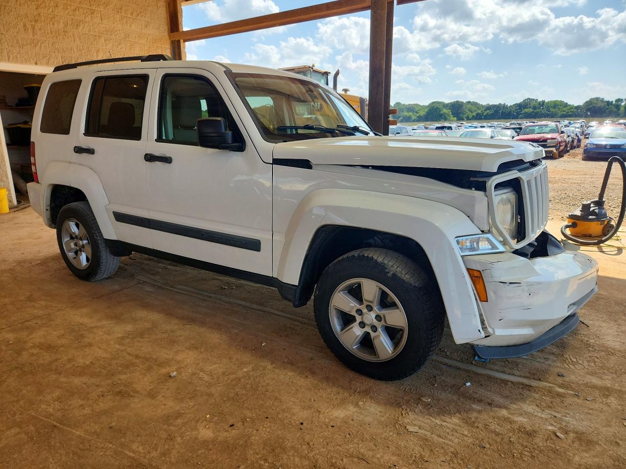 2009 Jeep Liberty Sport White vin: 1J8GP28K69W536708