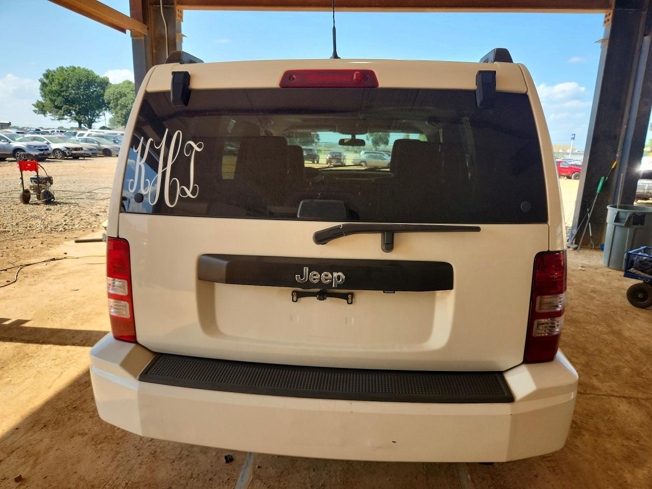 2009 Jeep Liberty Sport White vin: 1J8GP28K69W536708