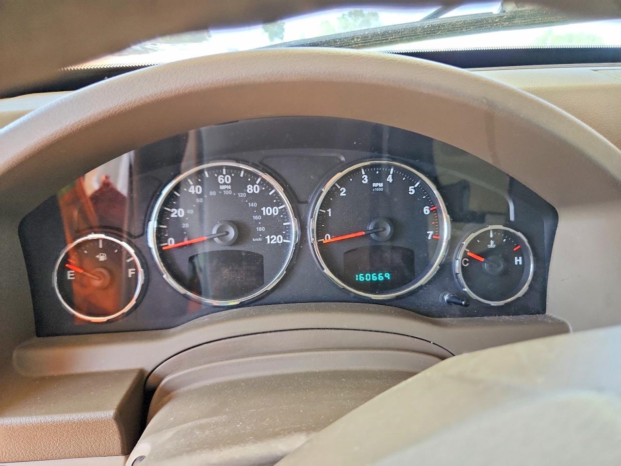 2009 Jeep Liberty Sport White vin: 1J8GP28K69W536708