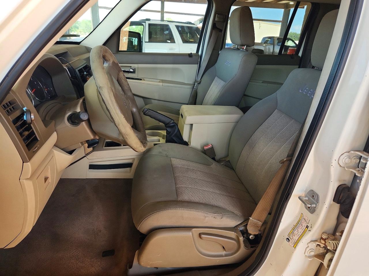 2009 Jeep Liberty Sport White vin: 1J8GP28K69W536708