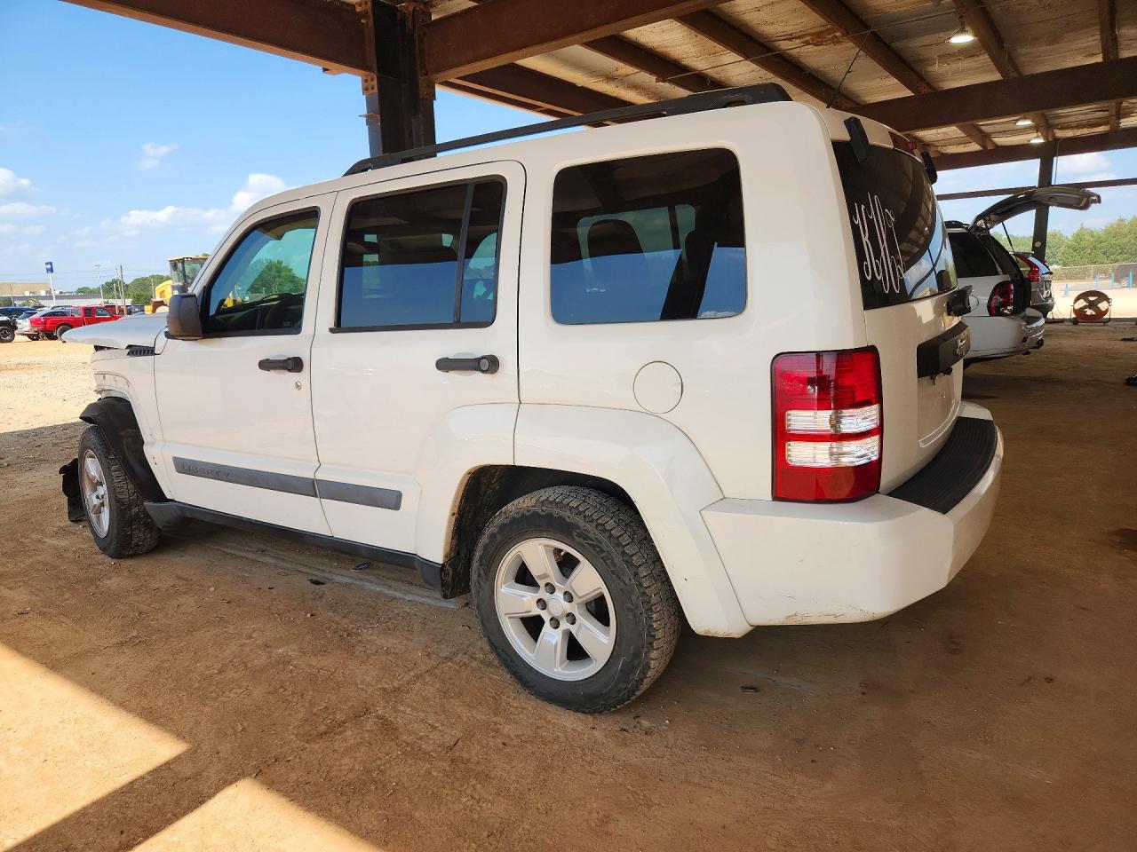 2009 Jeep Liberty Sport White vin: 1J8GP28K69W536708