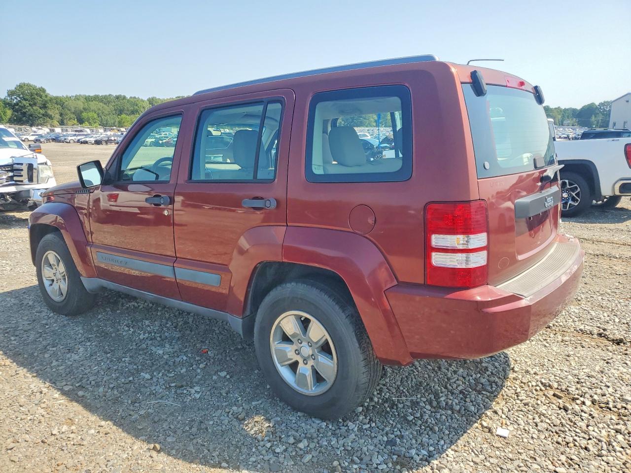 2008 Jeep Liberty Sport Red vin: 1J8GP28K78W144688