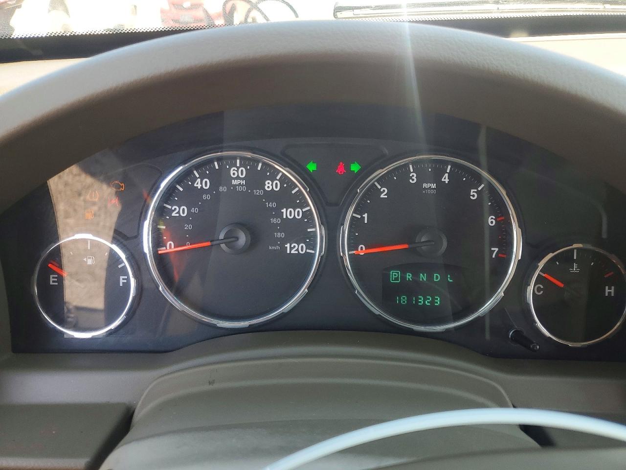 2008 Jeep Liberty Sport Red vin: 1J8GP28K78W144688
