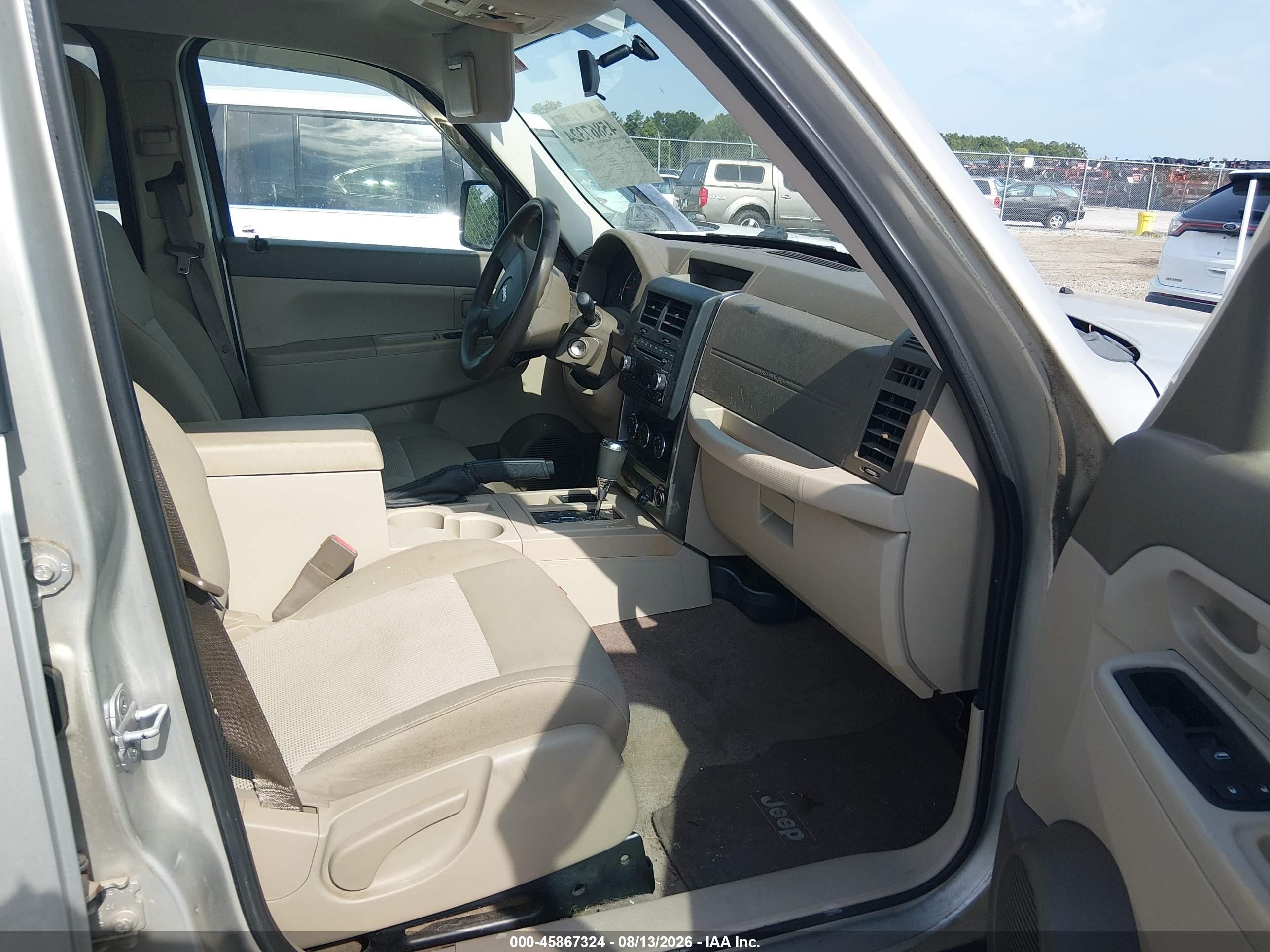 2008 Jeep Liberty Sport Beige vin: 1J8GP28K78W156176