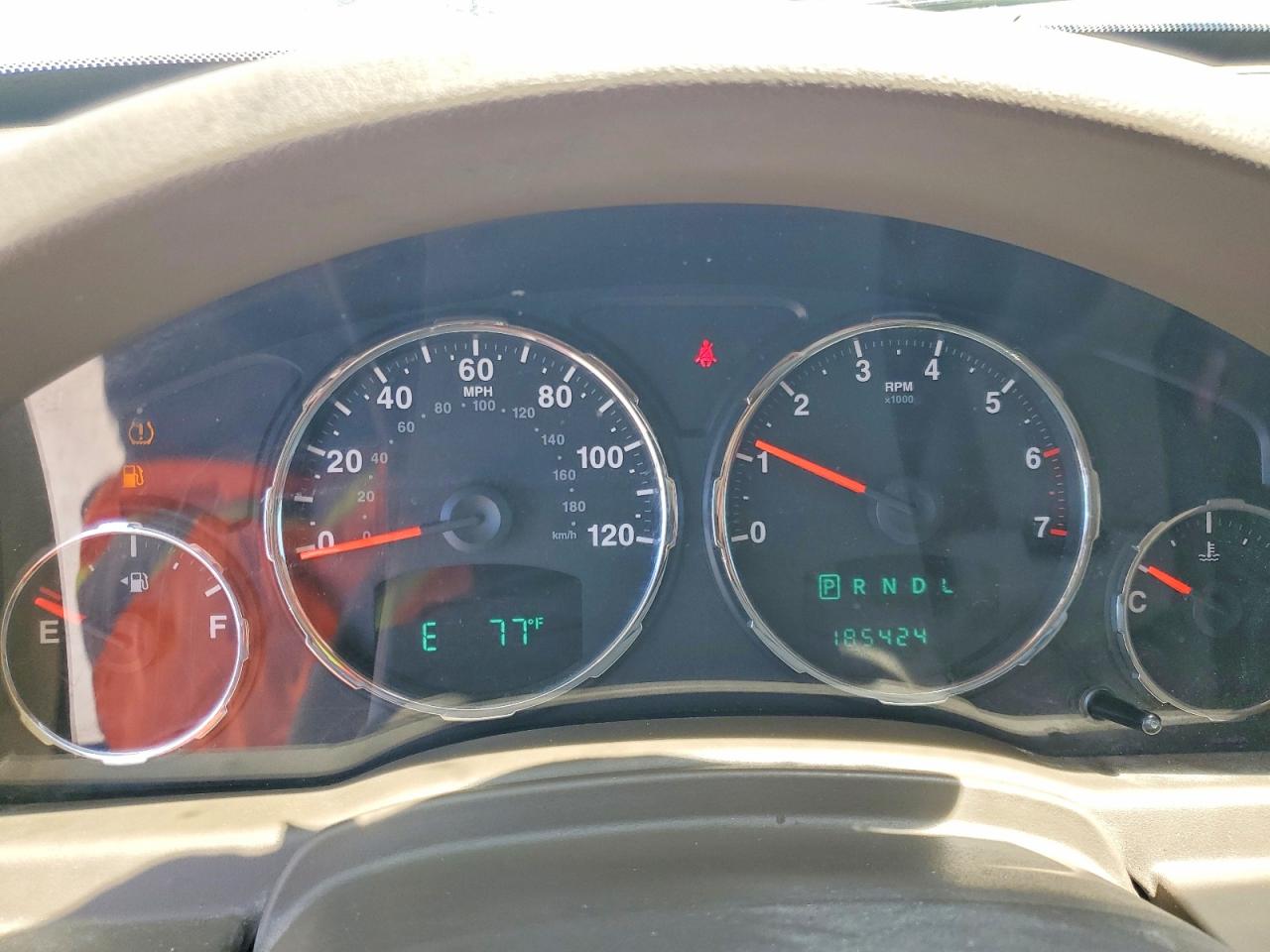 2008 Jeep Liberty Sport White vin: 1J8GP28K78W285048