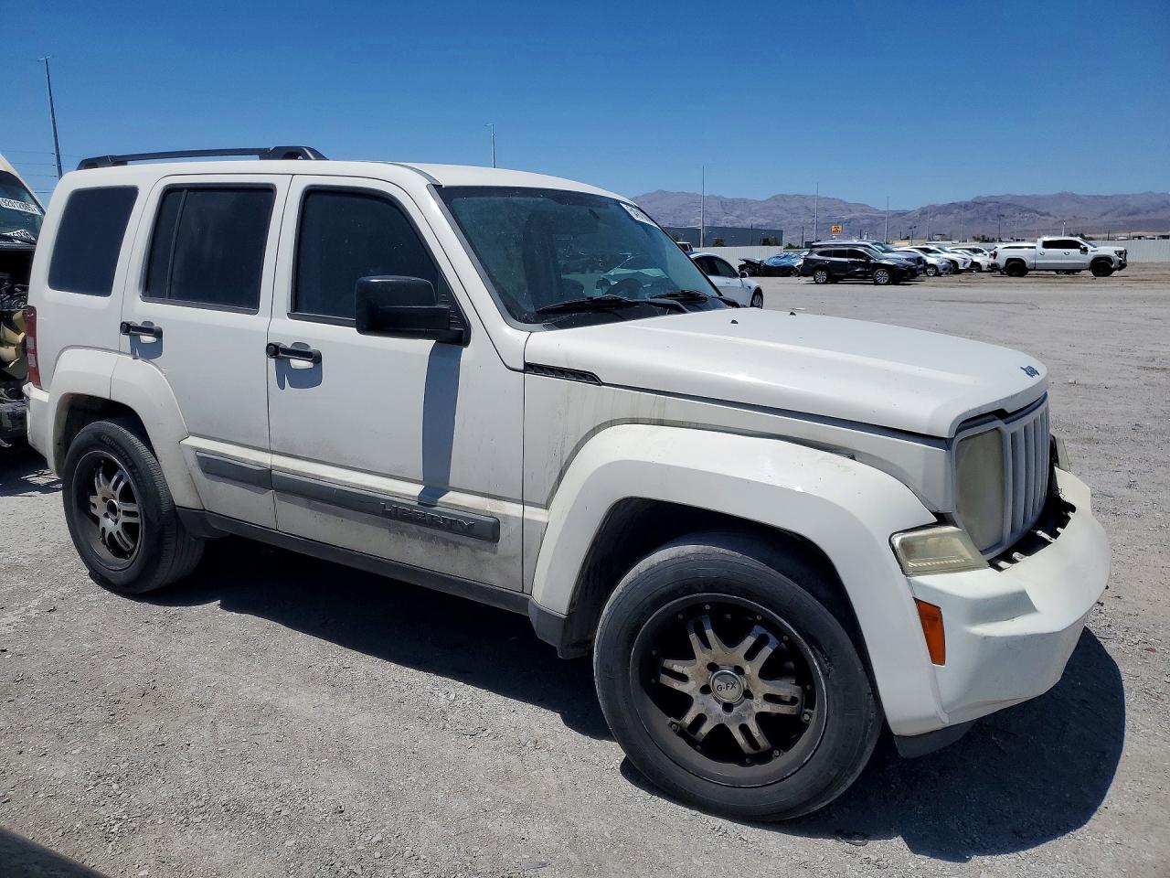 2008 Jeep Liberty Sport White vin: 1J8GP28K78W285048