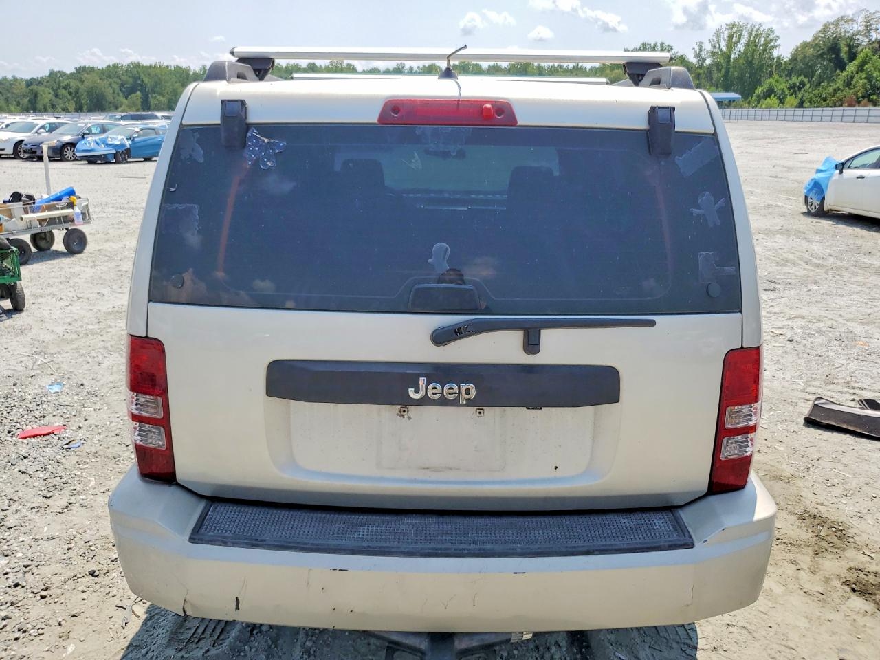2009 Jeep Liberty Sport Cream vin: 1J8GP28K89W504634
