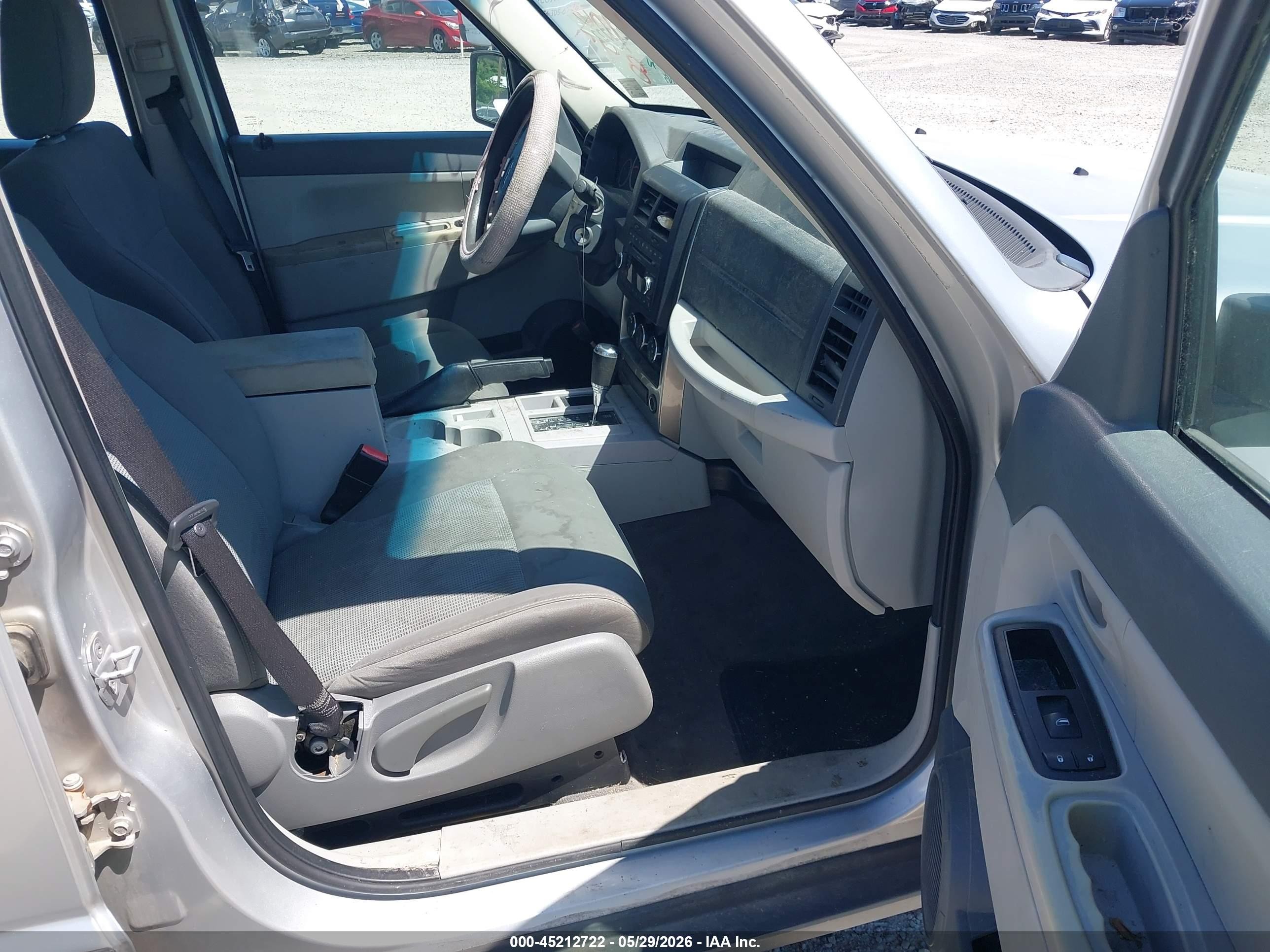 2008 Jeep Liberty Sport Silver vin: 1J8GP28K98W106847