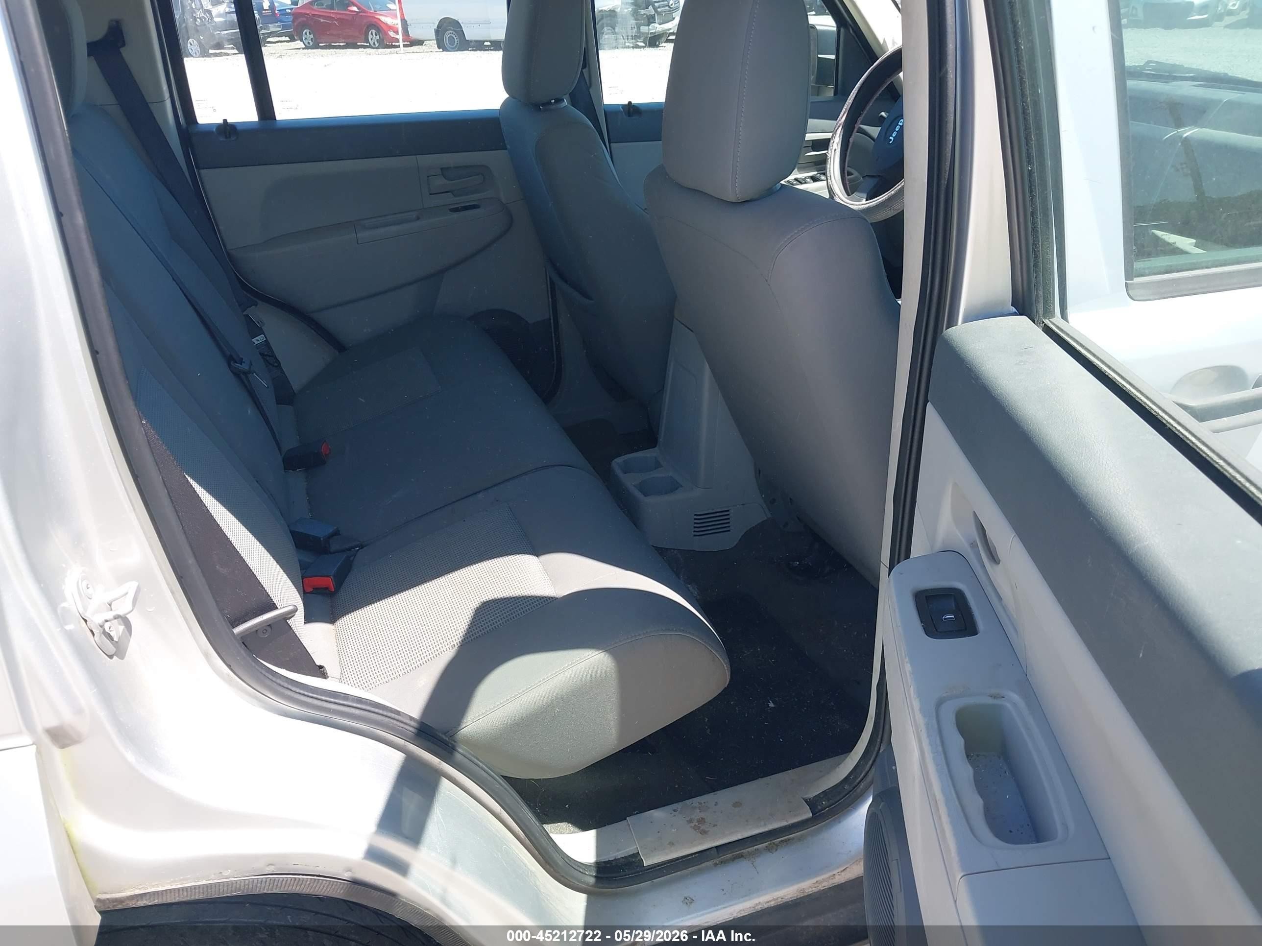 2008 Jeep Liberty Sport Silver vin: 1J8GP28K98W106847