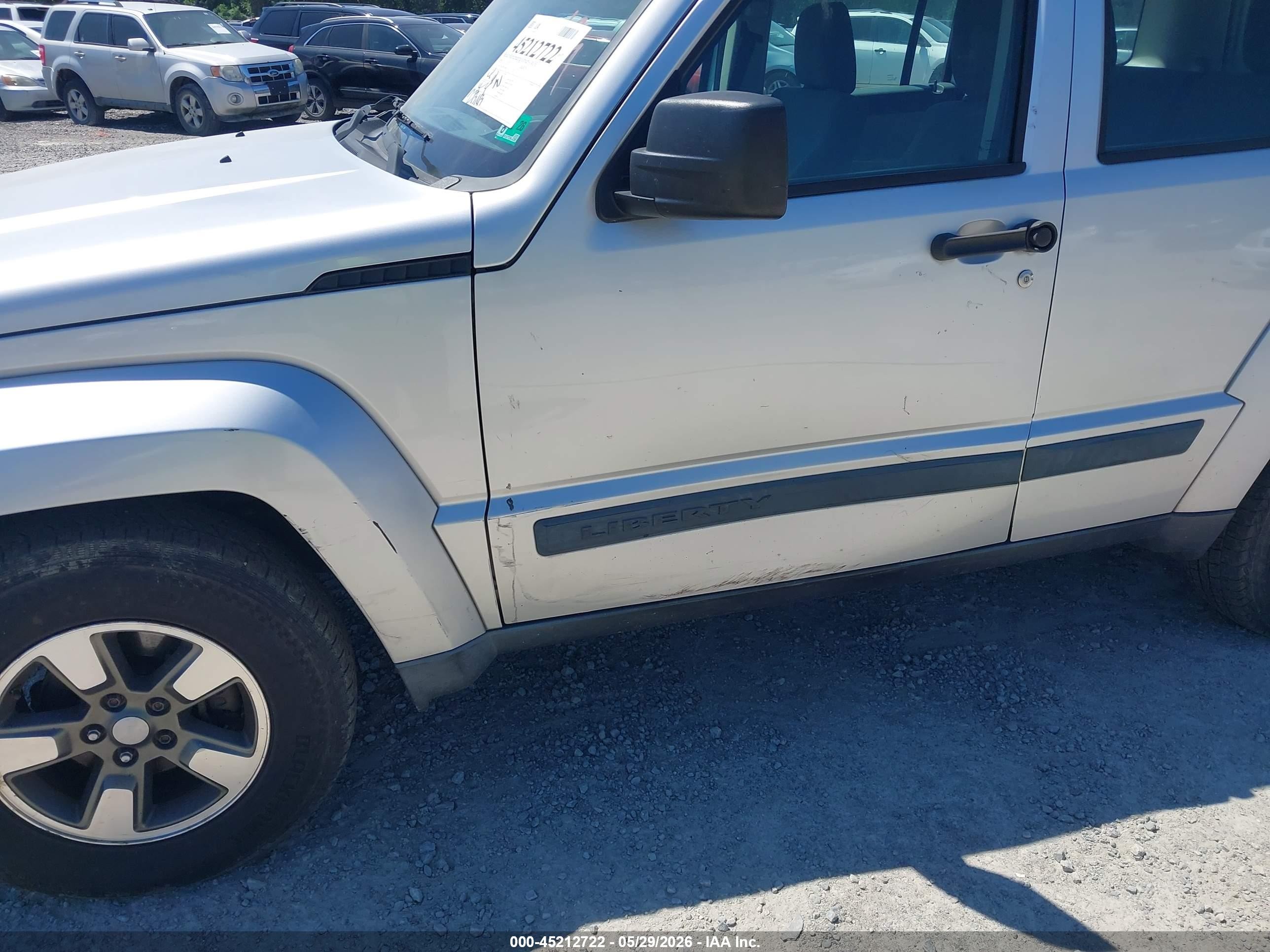 2008 Jeep Liberty Sport Silver vin: 1J8GP28K98W106847