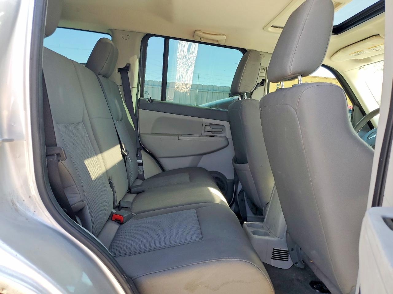 2008 Jeep Liberty Sport Silver vin: 1J8GP28K98W194962