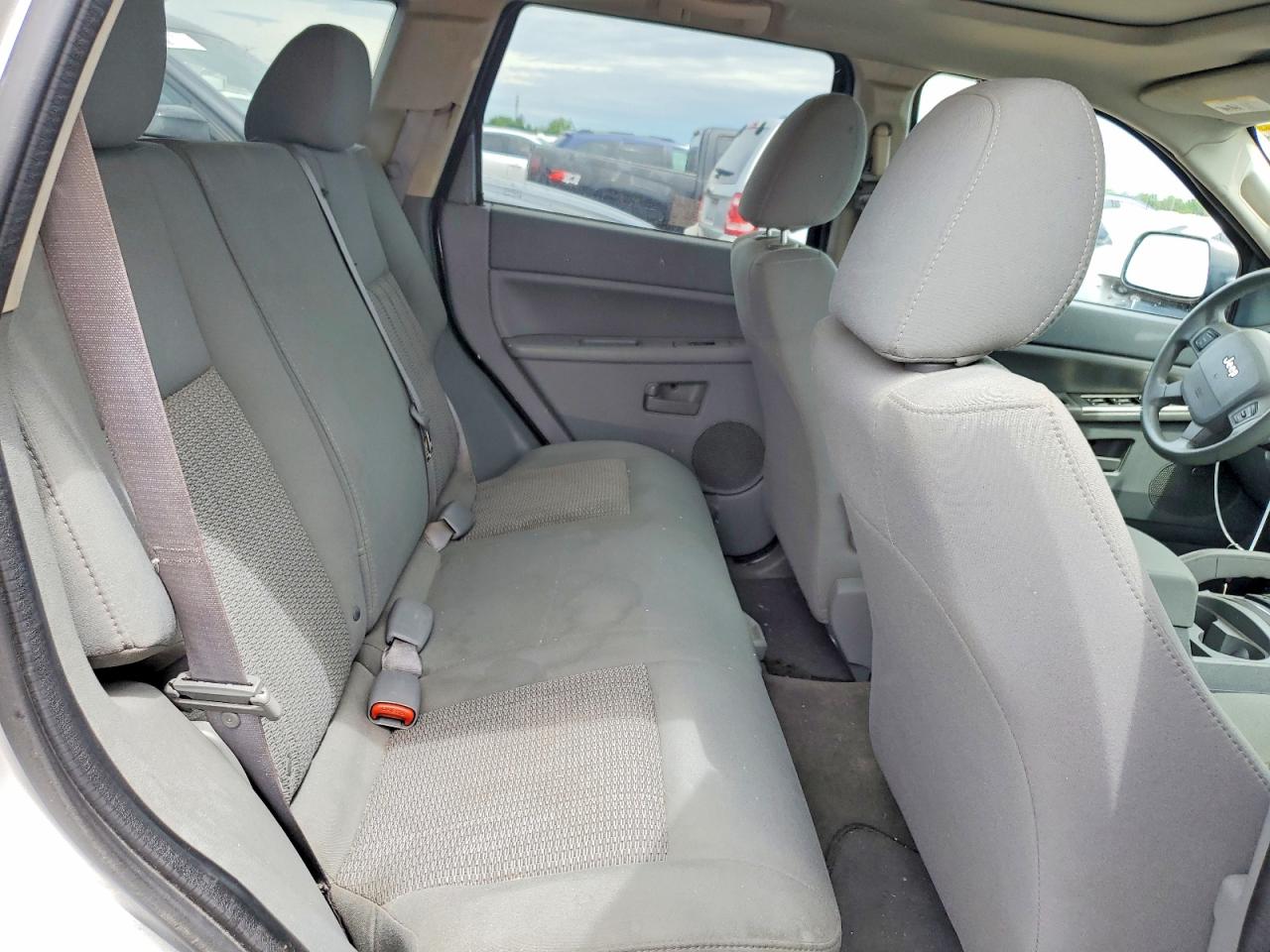 2007 Jeep Grand Cherokee Laredo Silver vin: 1J8GR48K07C648568