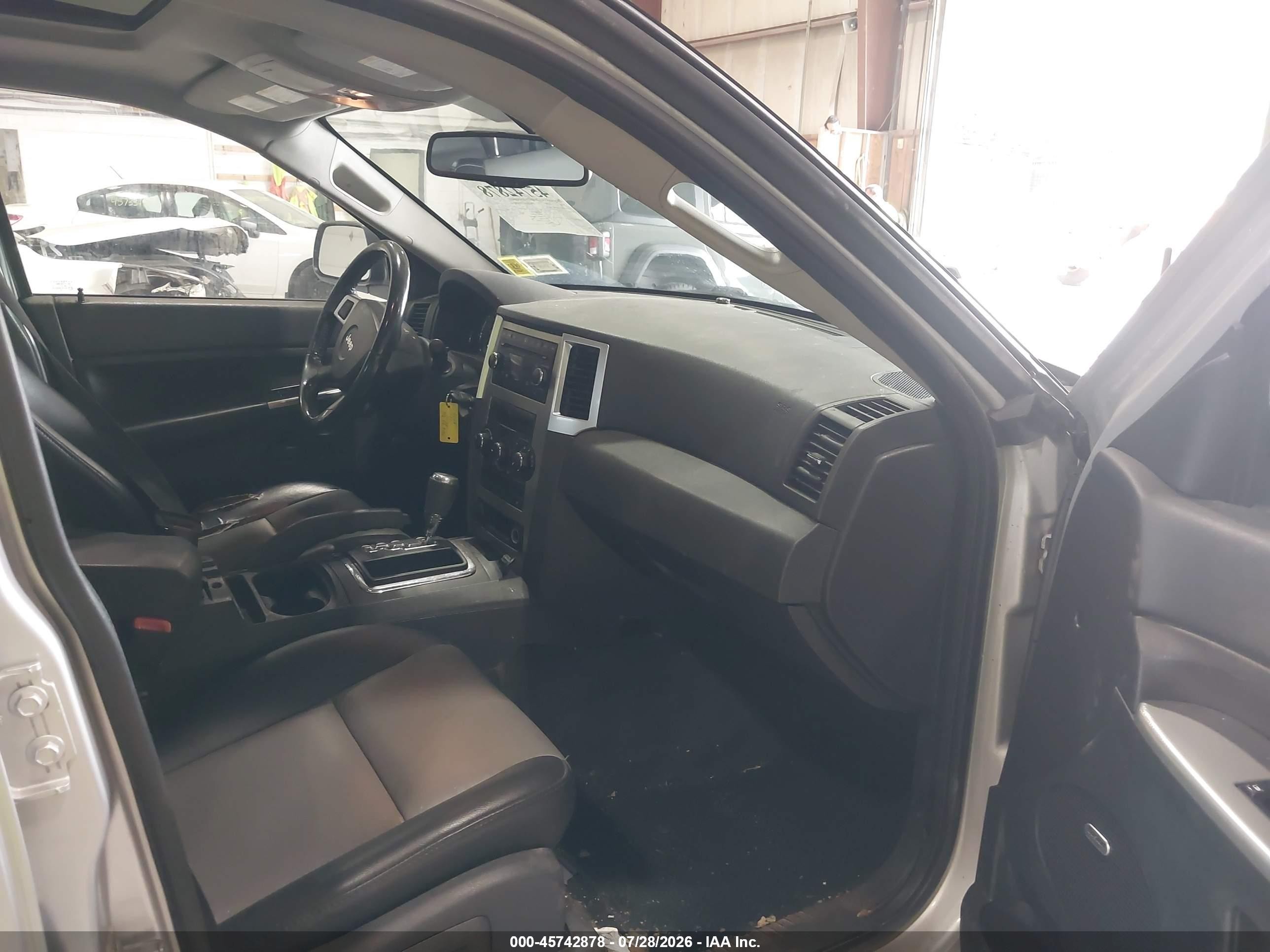 2008 Jeep Grand Cherokee Laredo Gray vin: 1J8GR48K08C226155