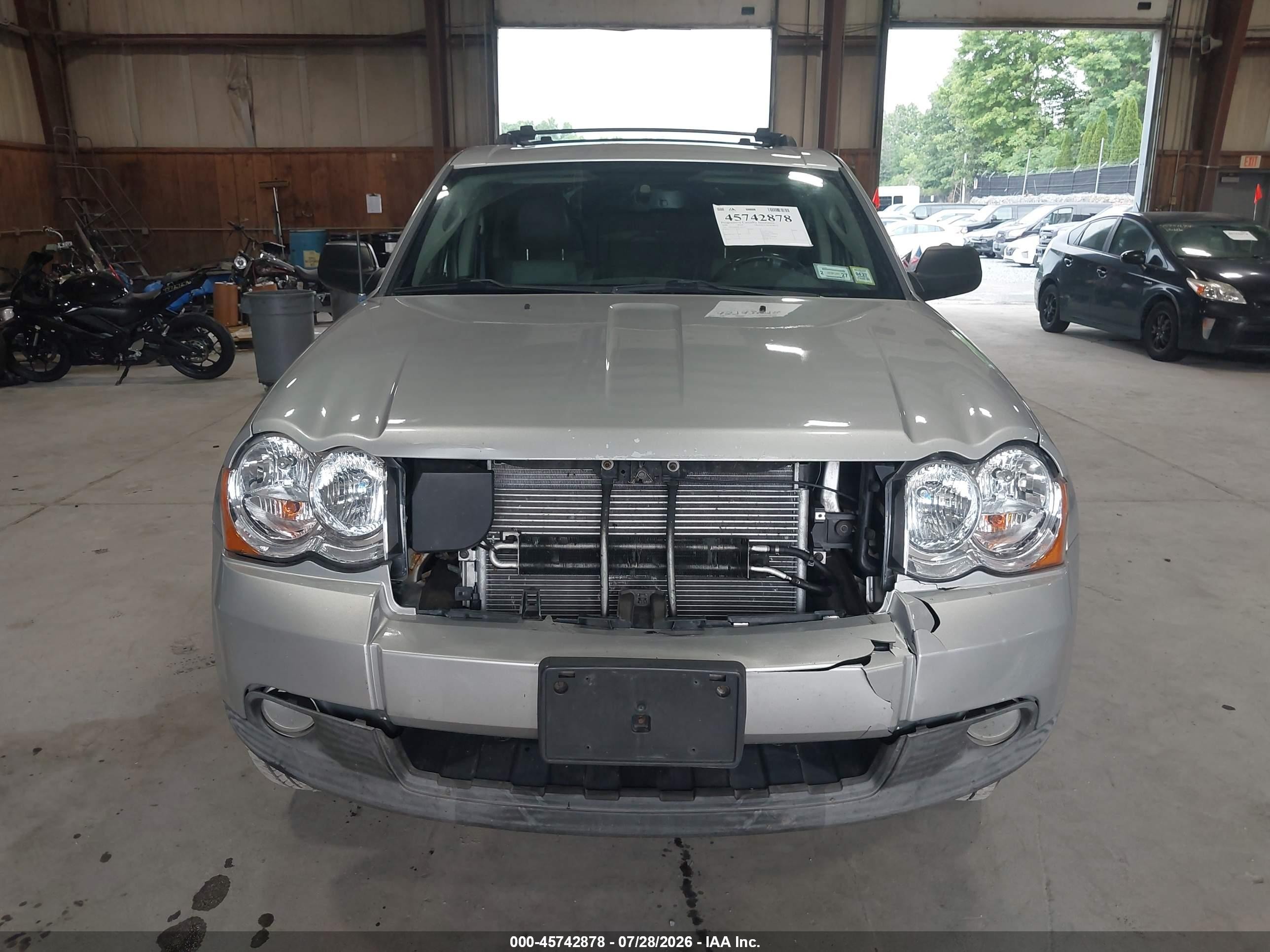2008 Jeep Grand Cherokee Laredo Gray vin: 1J8GR48K08C226155