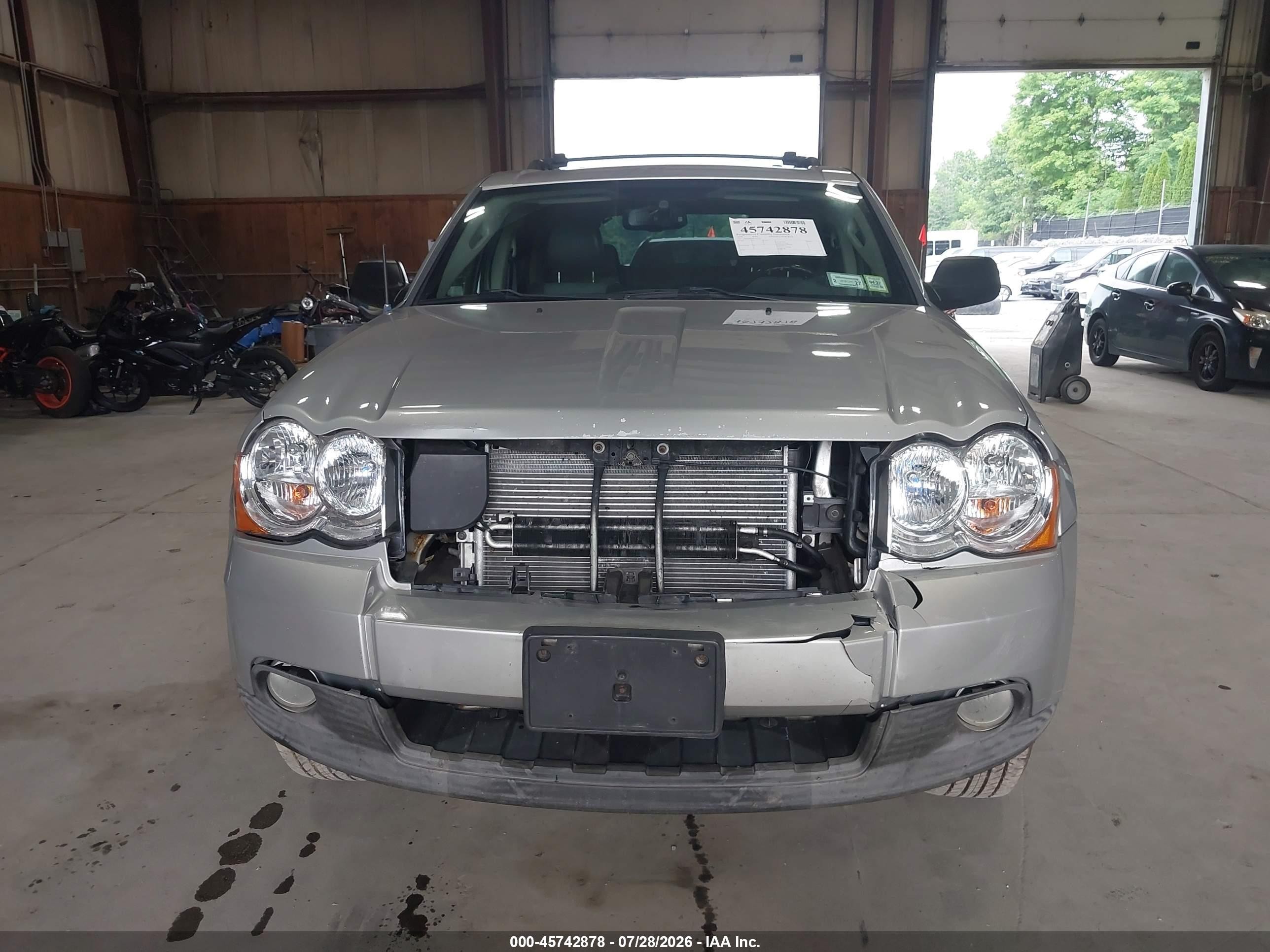 2008 Jeep Grand Cherokee Laredo Gray vin: 1J8GR48K08C226155