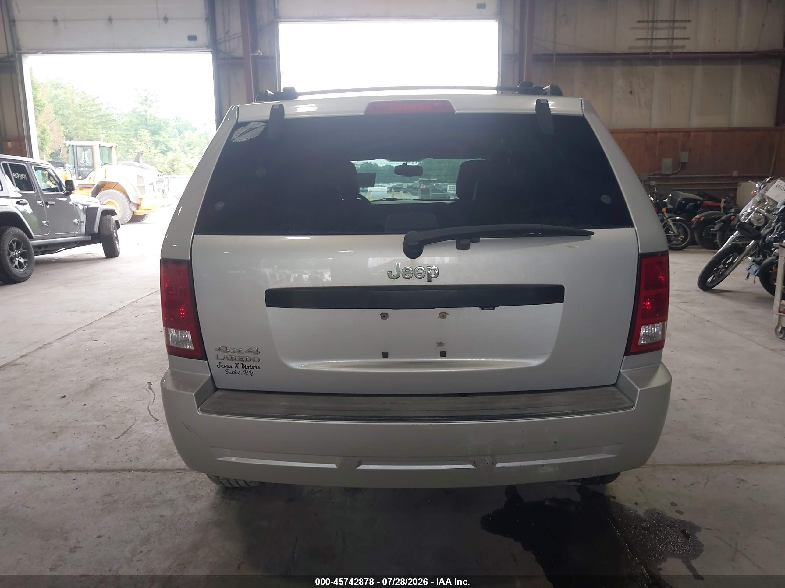 2008 Jeep Grand Cherokee Laredo Gray vin: 1J8GR48K08C226155