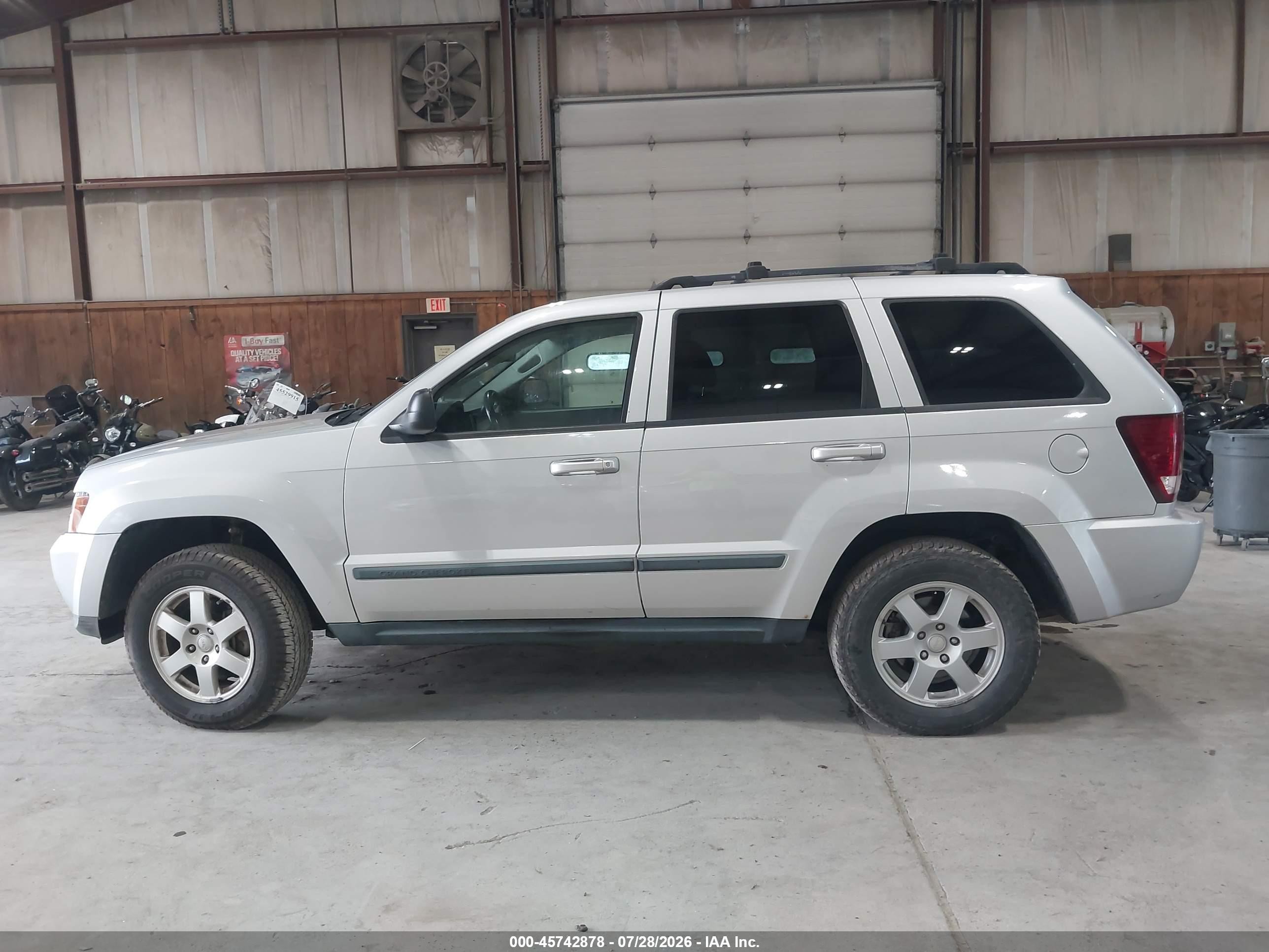 2008 Jeep Grand Cherokee Laredo Gray vin: 1J8GR48K08C226155