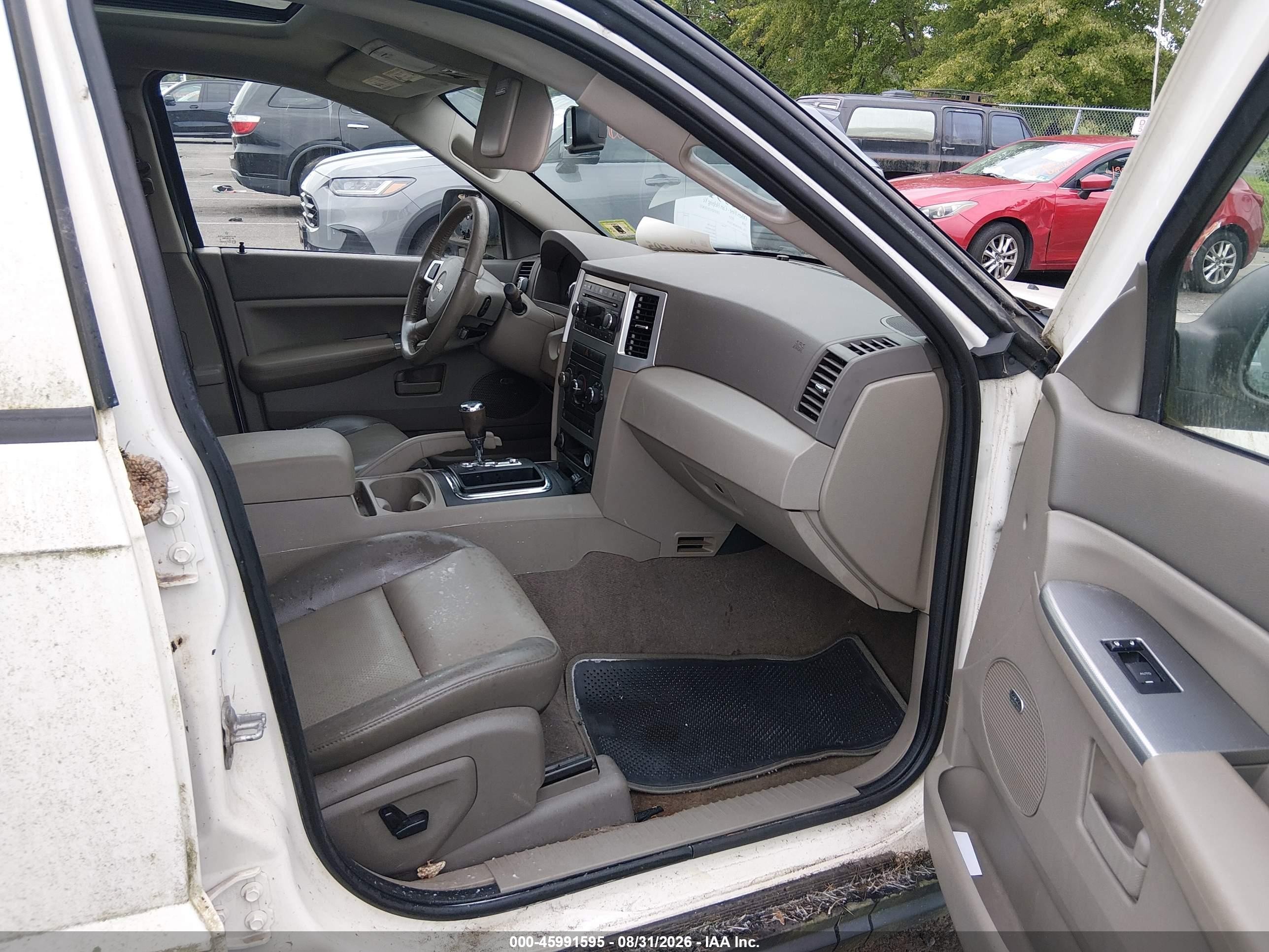 2008 Jeep Grand Cherokee Laredo Белый vin: 1J8GR48K08C235079