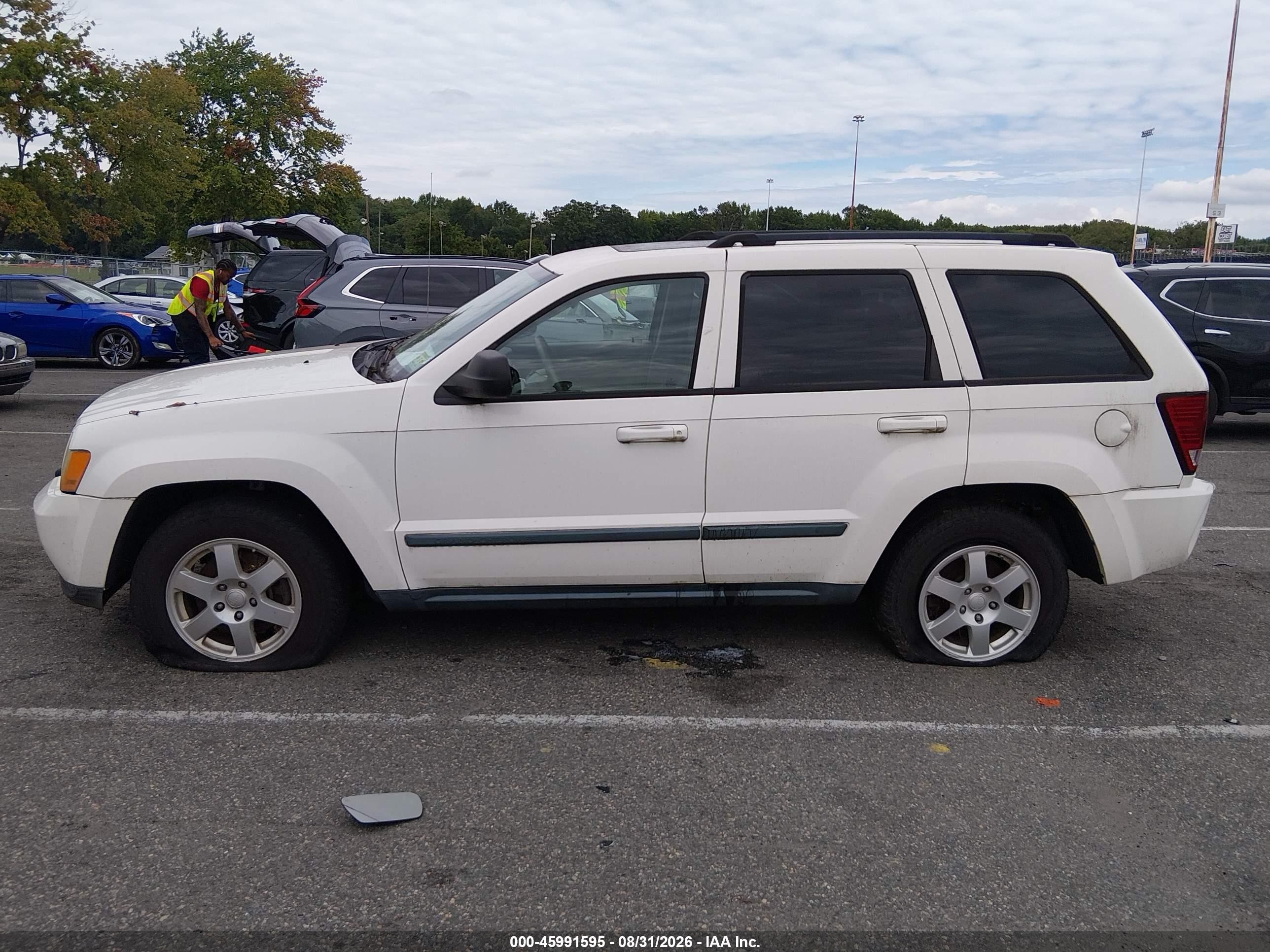 2008 Jeep Grand Cherokee Laredo Белый vin: 1J8GR48K08C235079