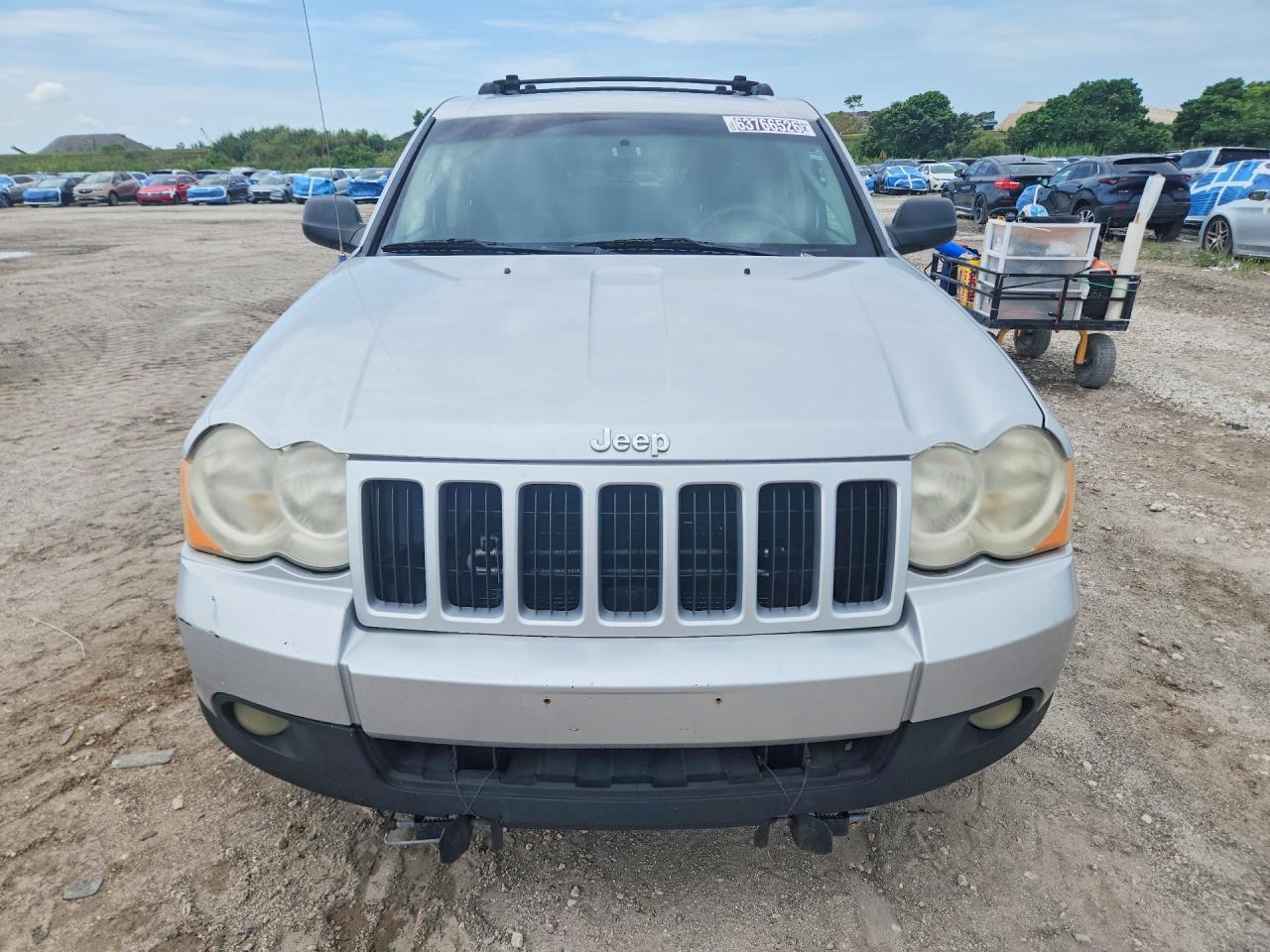 2008 Jeep Grand Cherokee Laredo Silver vin: 1J8GR48K08C244705
