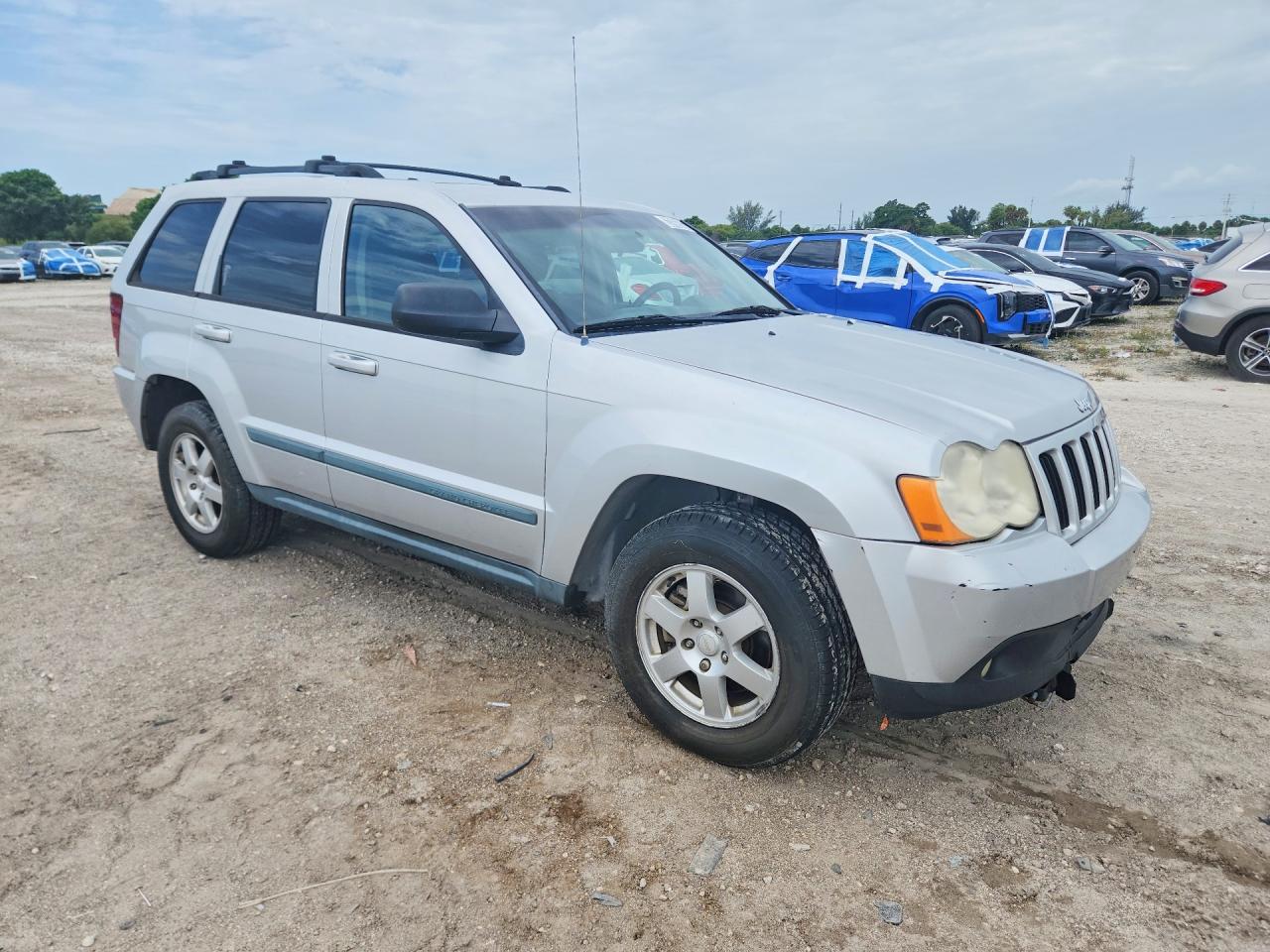 2008 Jeep Grand Cherokee Laredo Silver vin: 1J8GR48K08C244705