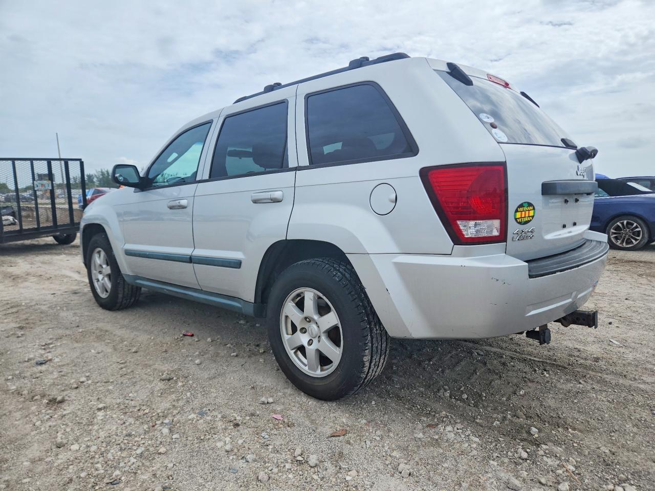 2008 Jeep Grand Cherokee Laredo Silver vin: 1J8GR48K08C244705