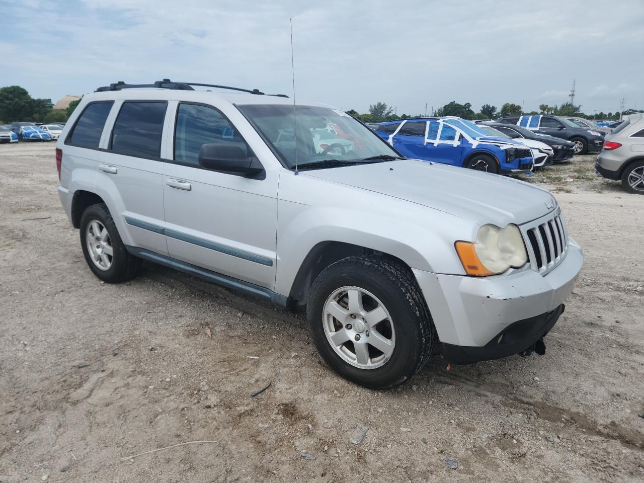 2008 Jeep Grand Cherokee Laredo Silver vin: 1J8GR48K08C244705 Damage: Front Bumper/Cover, Scraped, 5 To 6 Inches