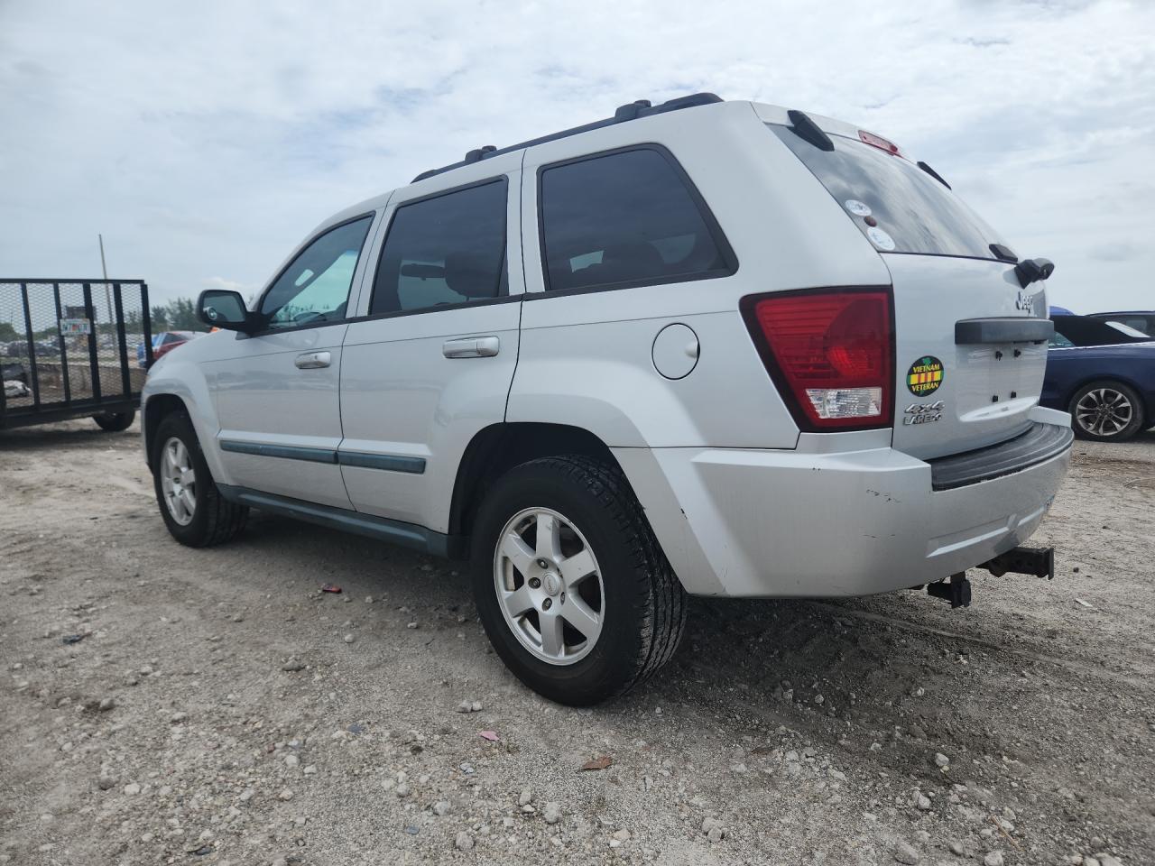 2008 Jeep Grand Cherokee Laredo Silver vin: 1J8GR48K08C244705 Damage: Rear Bumper/Cover, Scraped, 5 To 6 Inches