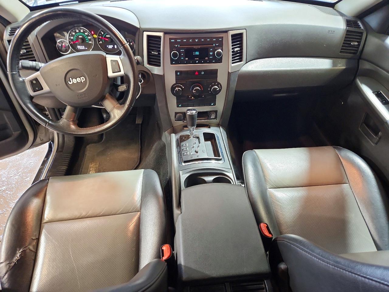 2008 Jeep Grand Cherokee Laredo Silver vin: 1J8GR48K08C247507