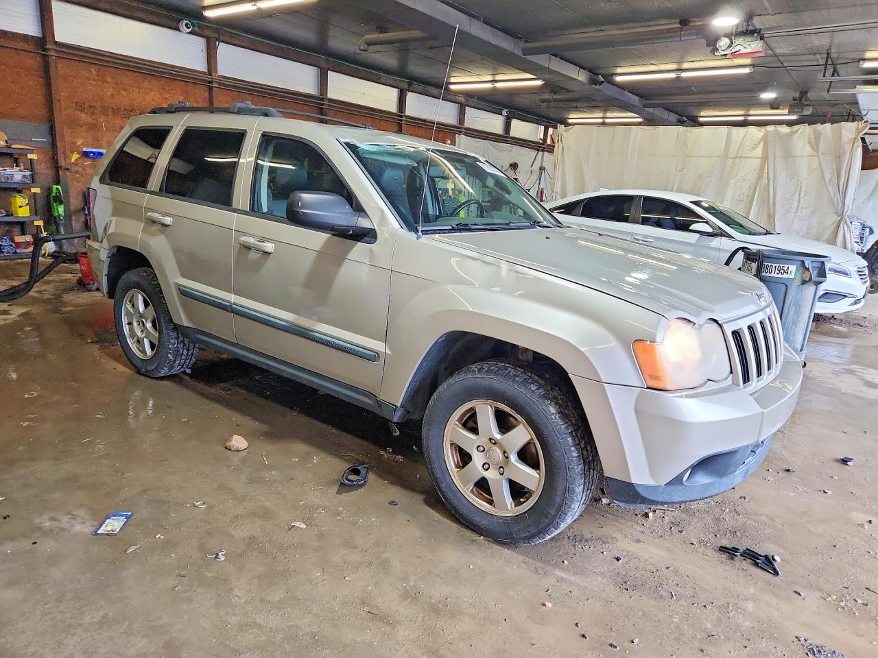 2008 Jeep Grand Cherokee Laredo Silver vin: 1J8GR48K08C247507