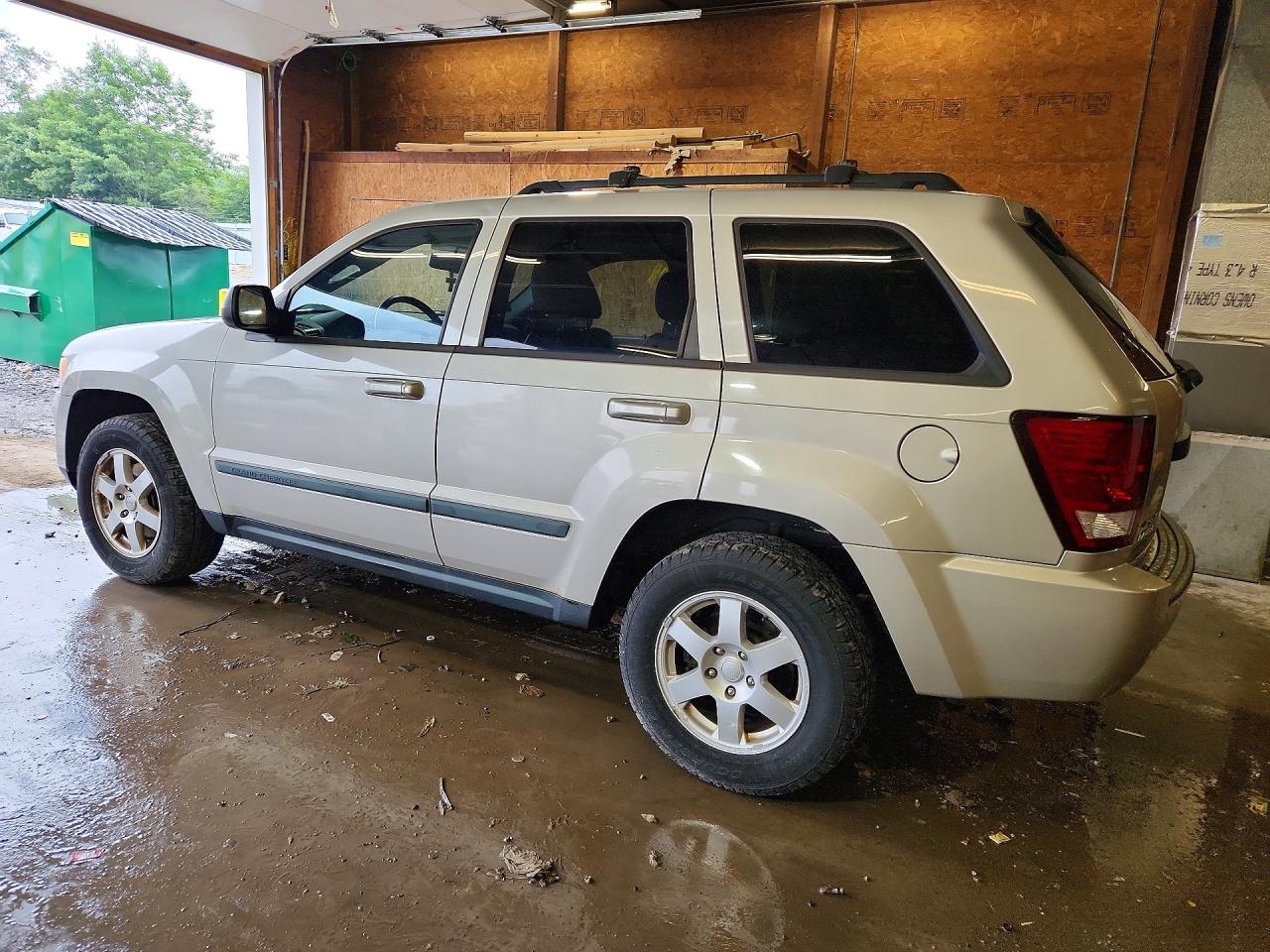 2008 Jeep Grand Cherokee Laredo Silver vin: 1J8GR48K08C247507