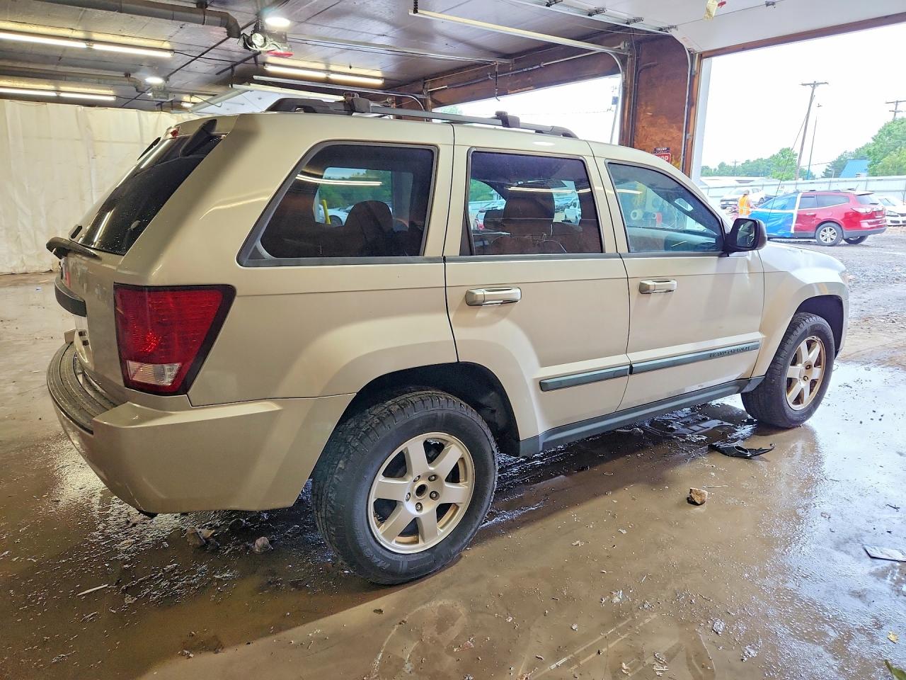 2008 Jeep Grand Cherokee Laredo Silver vin: 1J8GR48K08C247507