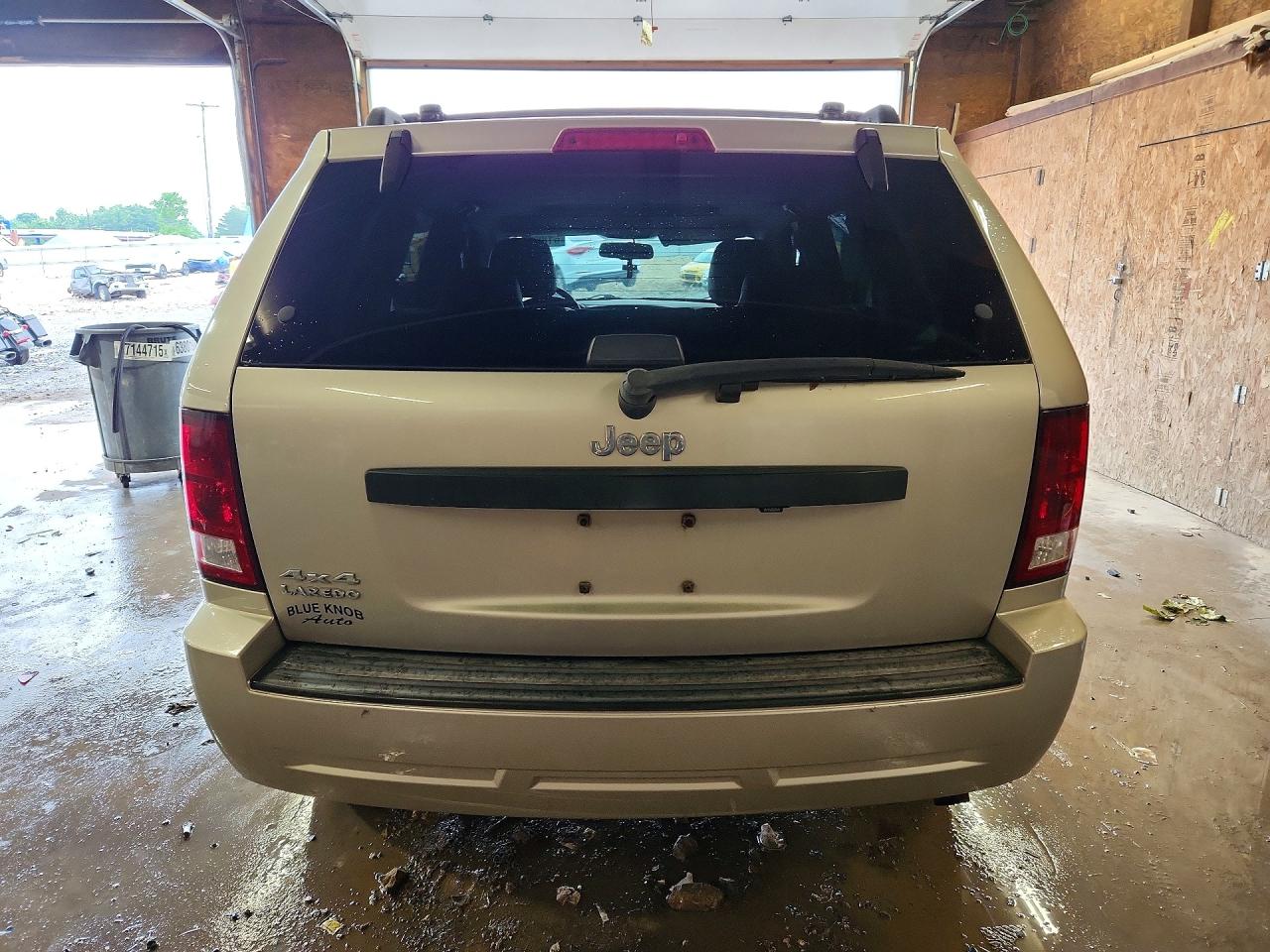 2008 Jeep Grand Cherokee Laredo Silver vin: 1J8GR48K08C247507